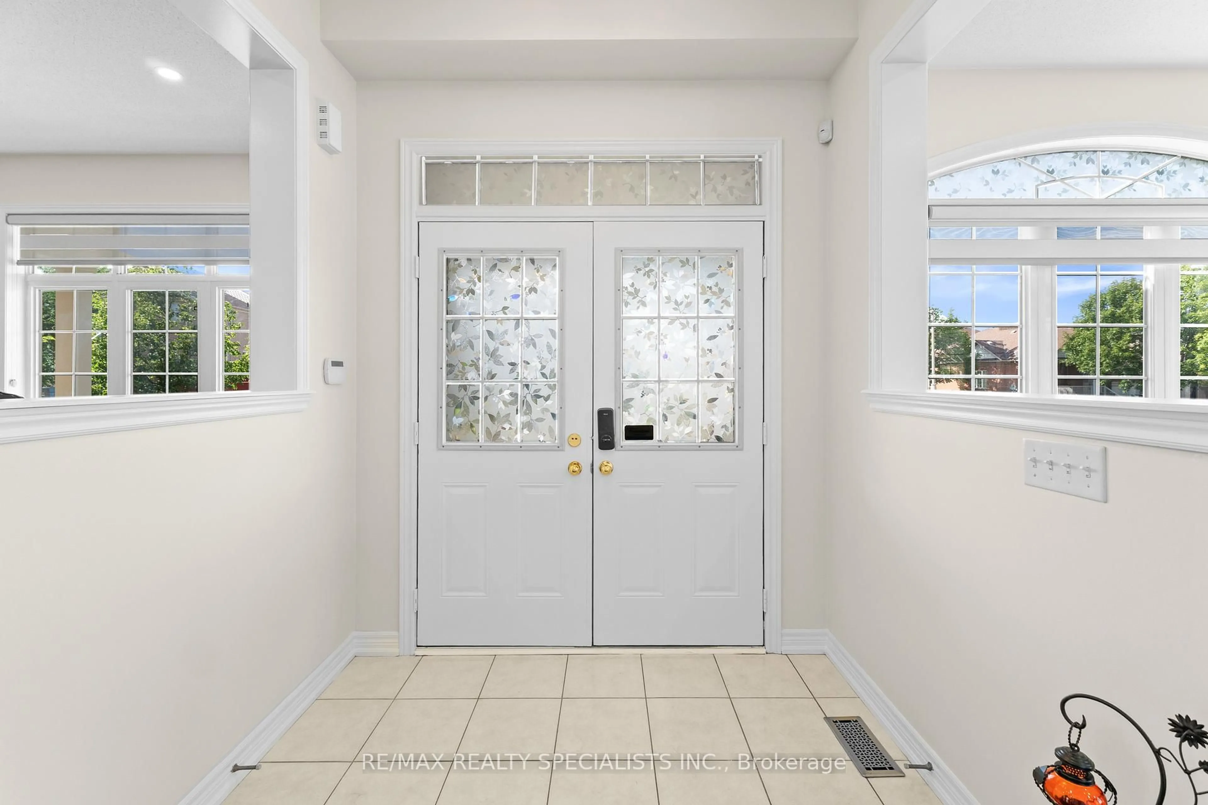 Indoor entryway for 2 Severin St, Brampton Ontario L6R 0R1