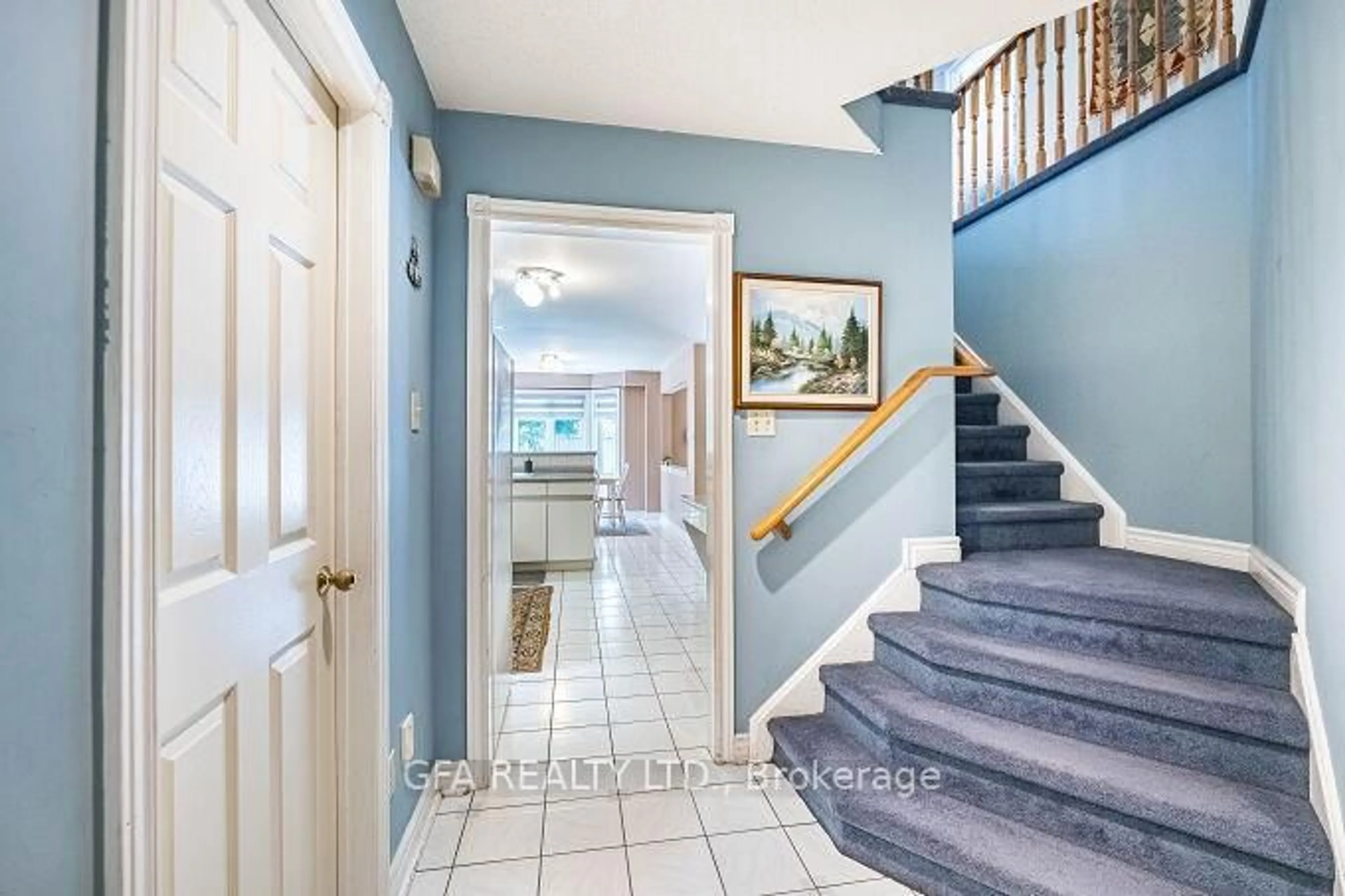 Indoor entryway for 5580 Middlebury Dr, Mississauga Ontario L5M 5G8