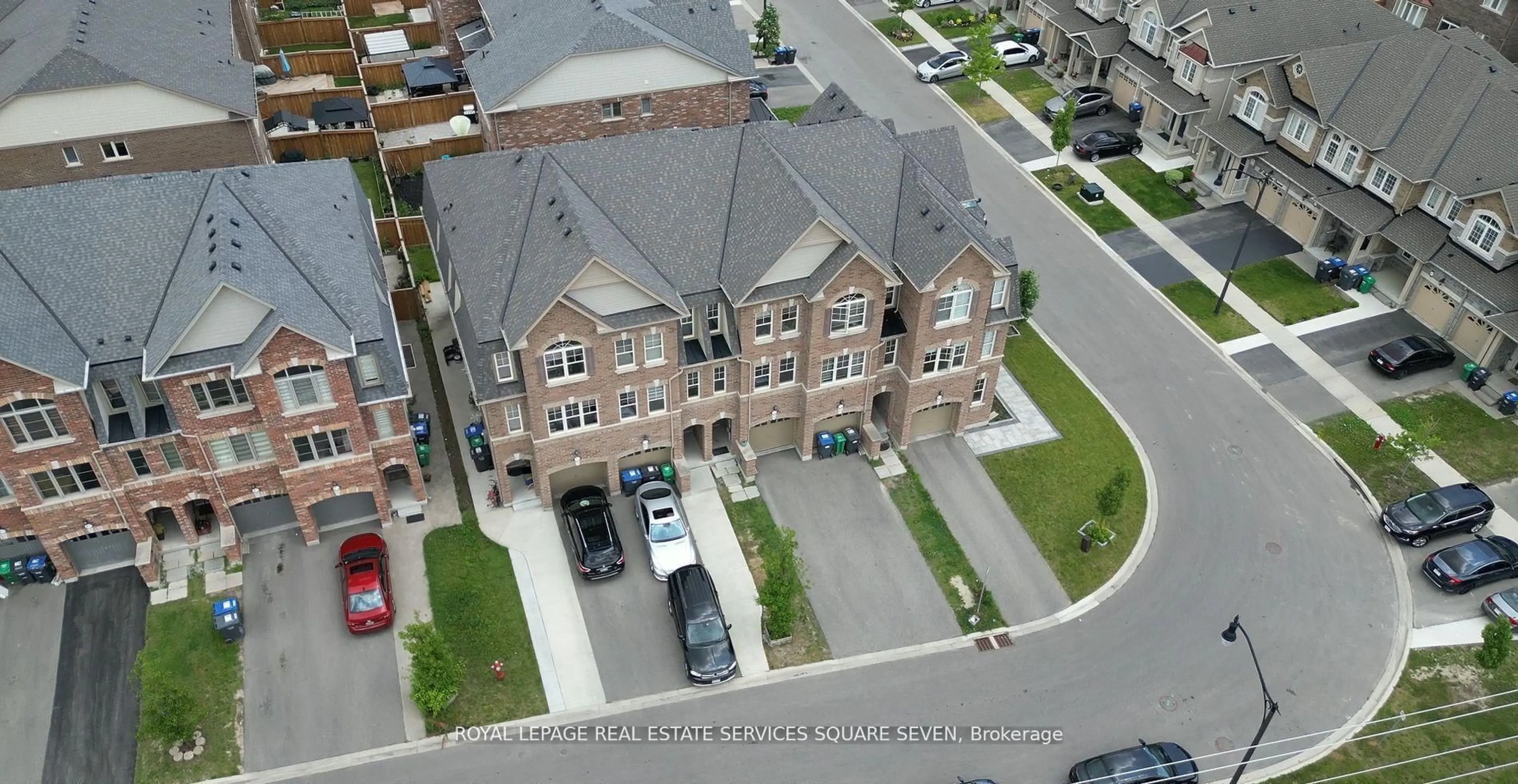 A pic from outside/outdoor area/front of a property/back of a property/a pic from drone, street for 27 Pennycross Cres #3, Brampton Ontario L7A 4M1