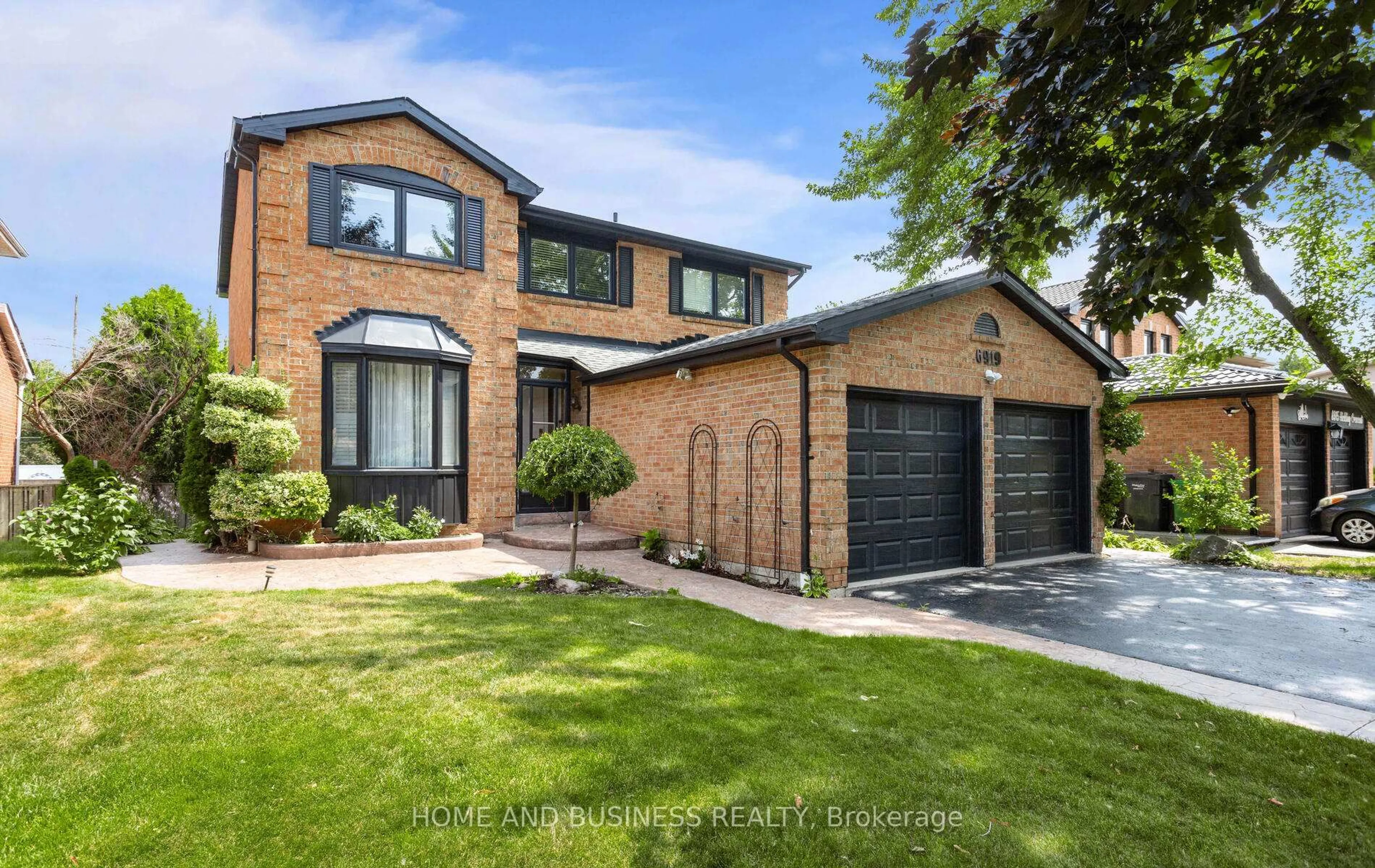 Home with brick exterior material, street for 6919 Hickling Cres, Mississauga Ontario L5N 5B1