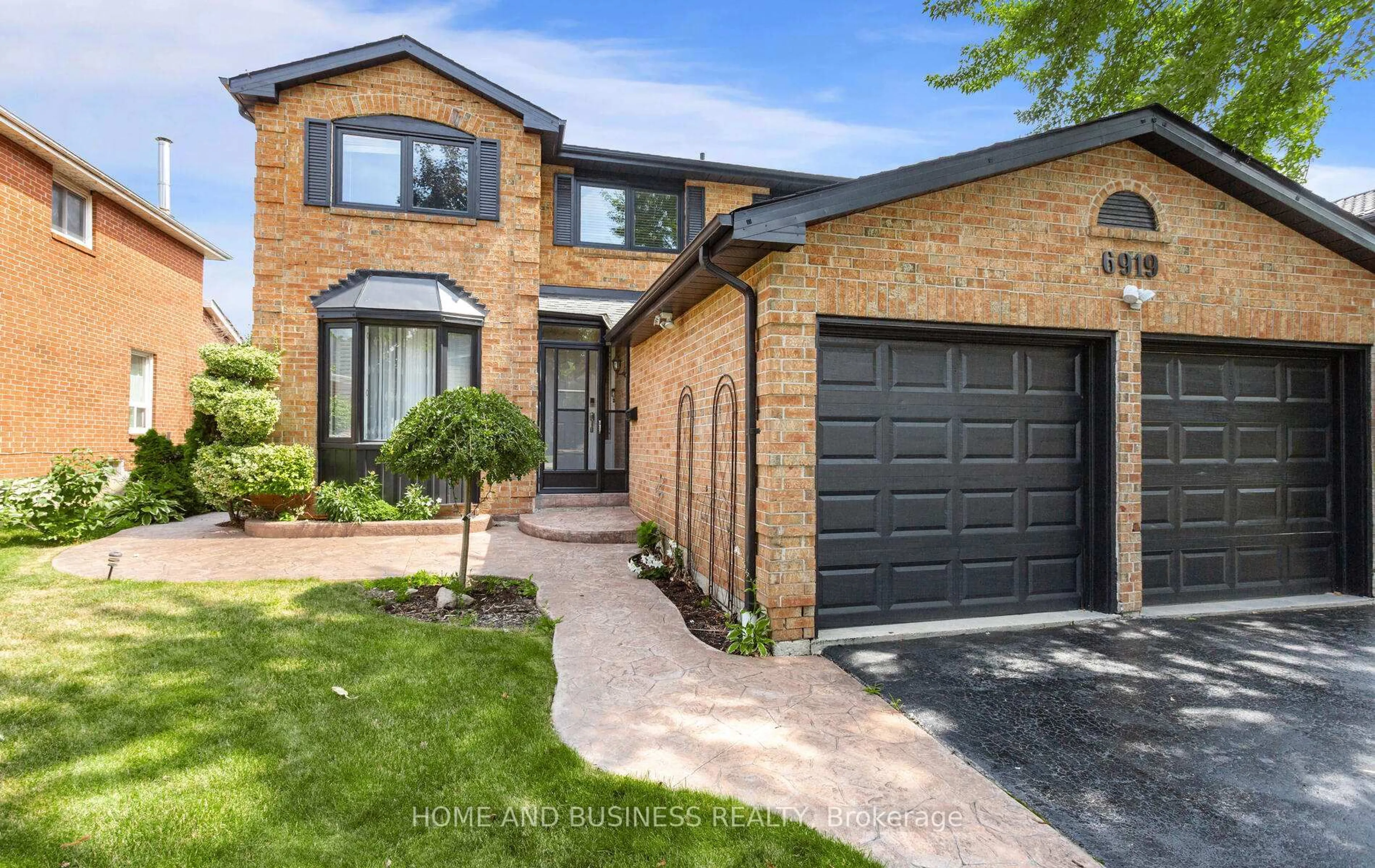 Home with brick exterior material, street for 6919 Hickling Cres, Mississauga Ontario L5N 5B1