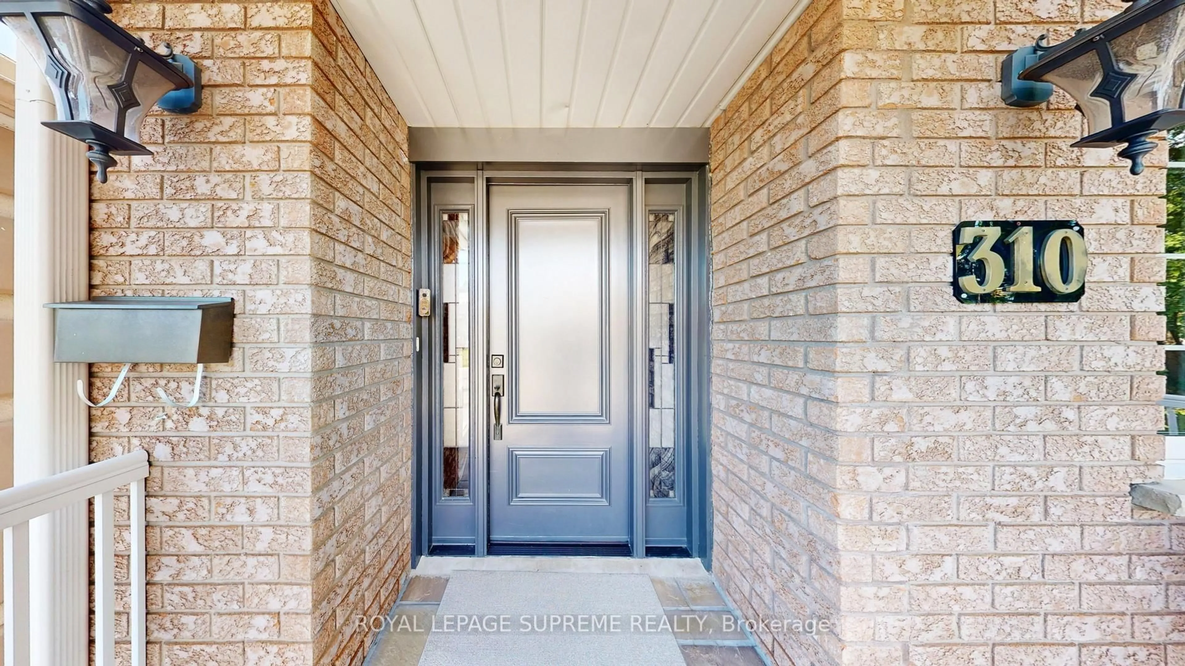 Indoor entryway for 310 Nairn Ave, Toronto Ontario M6E 4H8