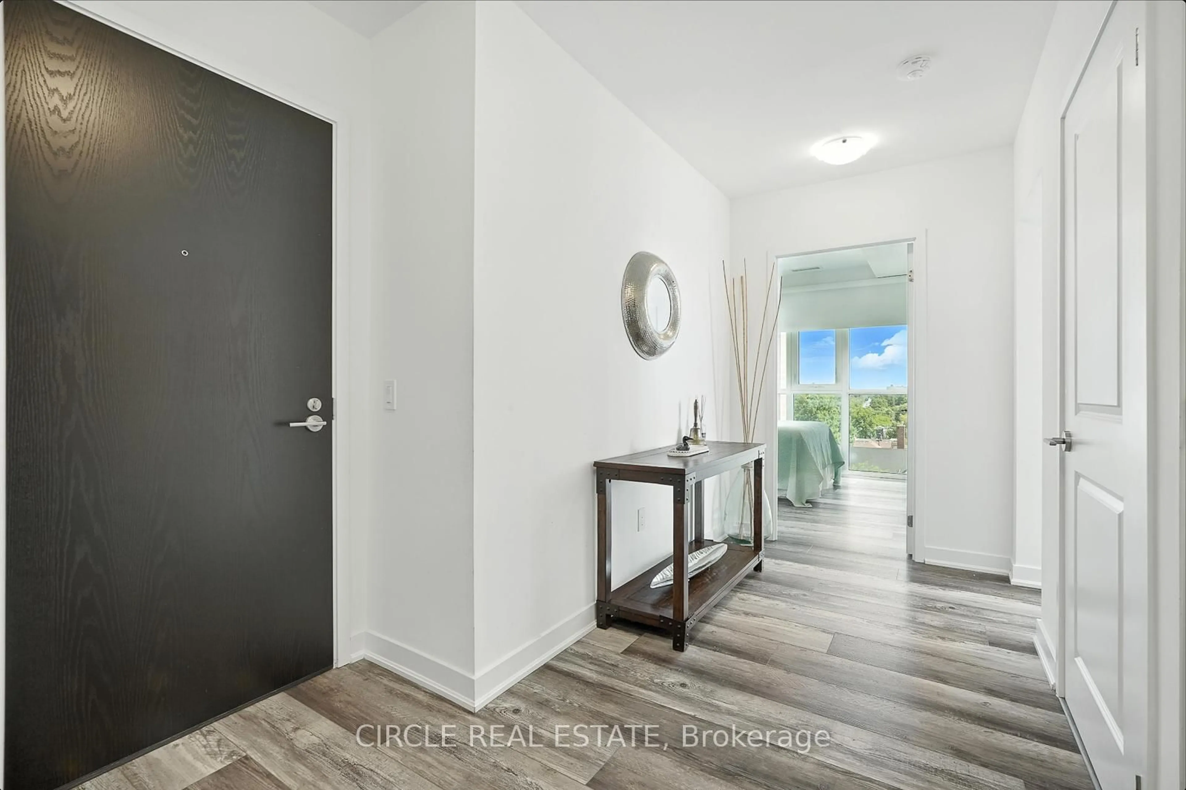 Indoor entryway for 2007 James St #603, Burlington Ontario L7R 1H1