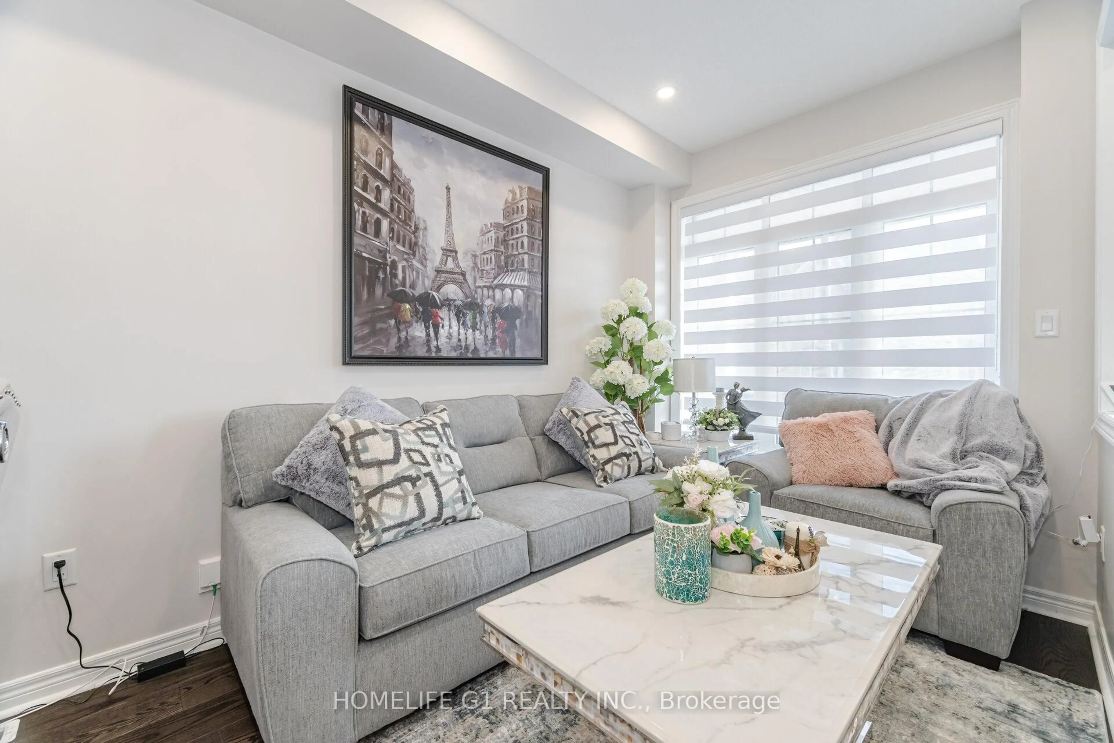 Living room with furniture, unknown for 82 Truro Circ, Brampton Ontario L7A 4E6