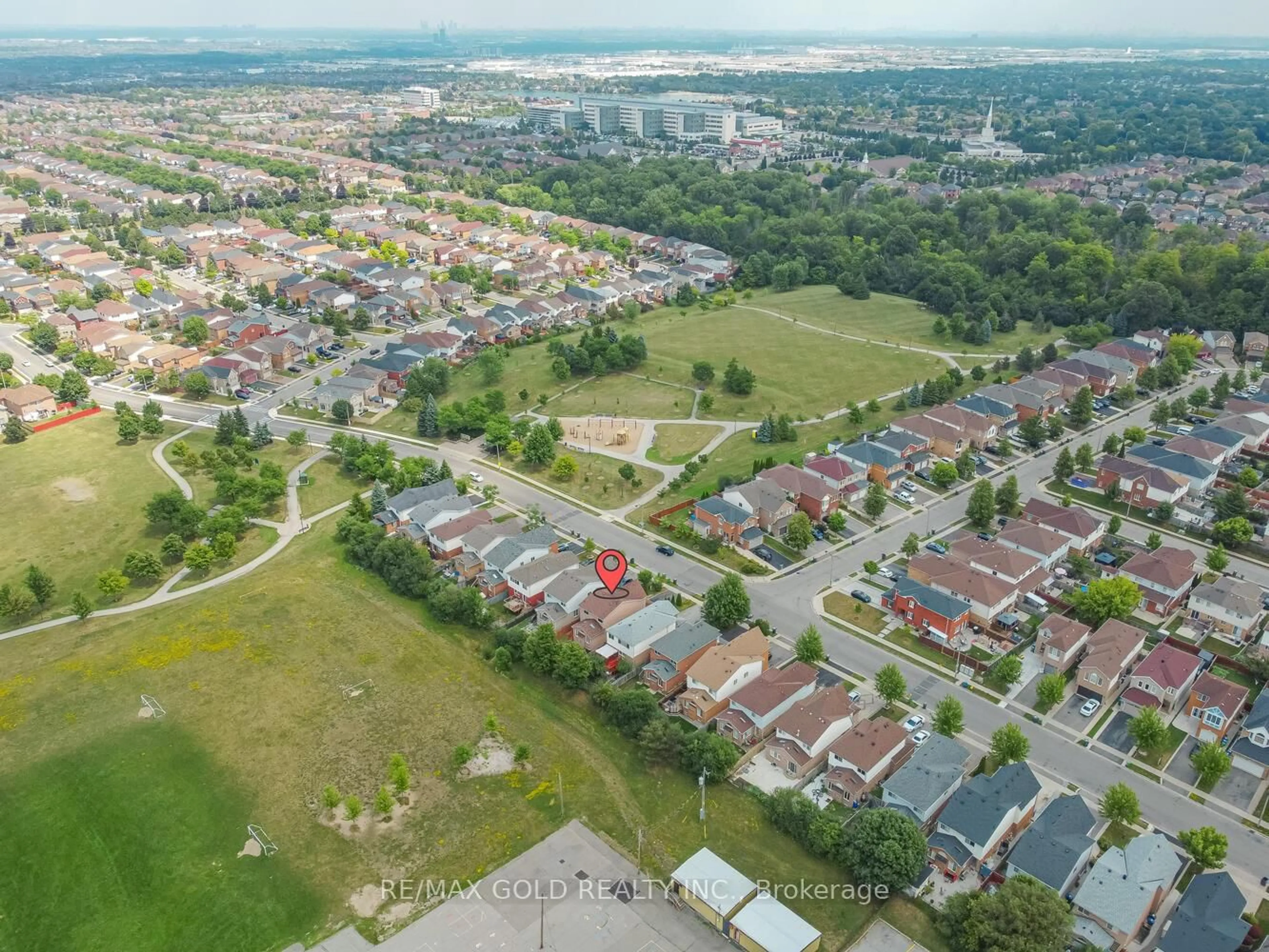 A pic from outside/outdoor area/front of a property/back of a property/a pic from drone, unknown for 89 Black Forest Dr, Brampton Ontario L6R 2E6