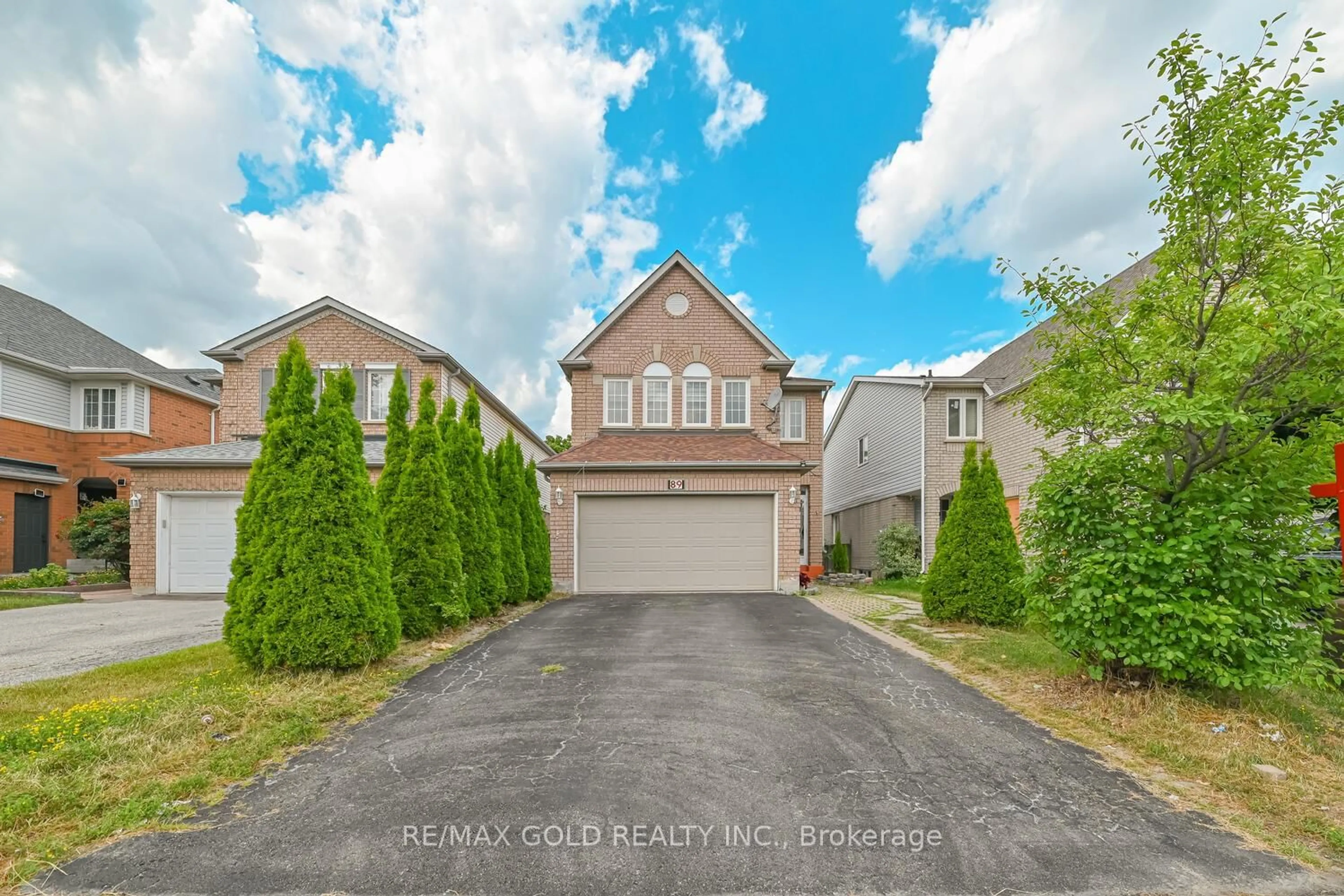 A pic from outside/outdoor area/front of a property/back of a property/a pic from drone, street for 89 Black Forest Dr, Brampton Ontario L6R 2E6