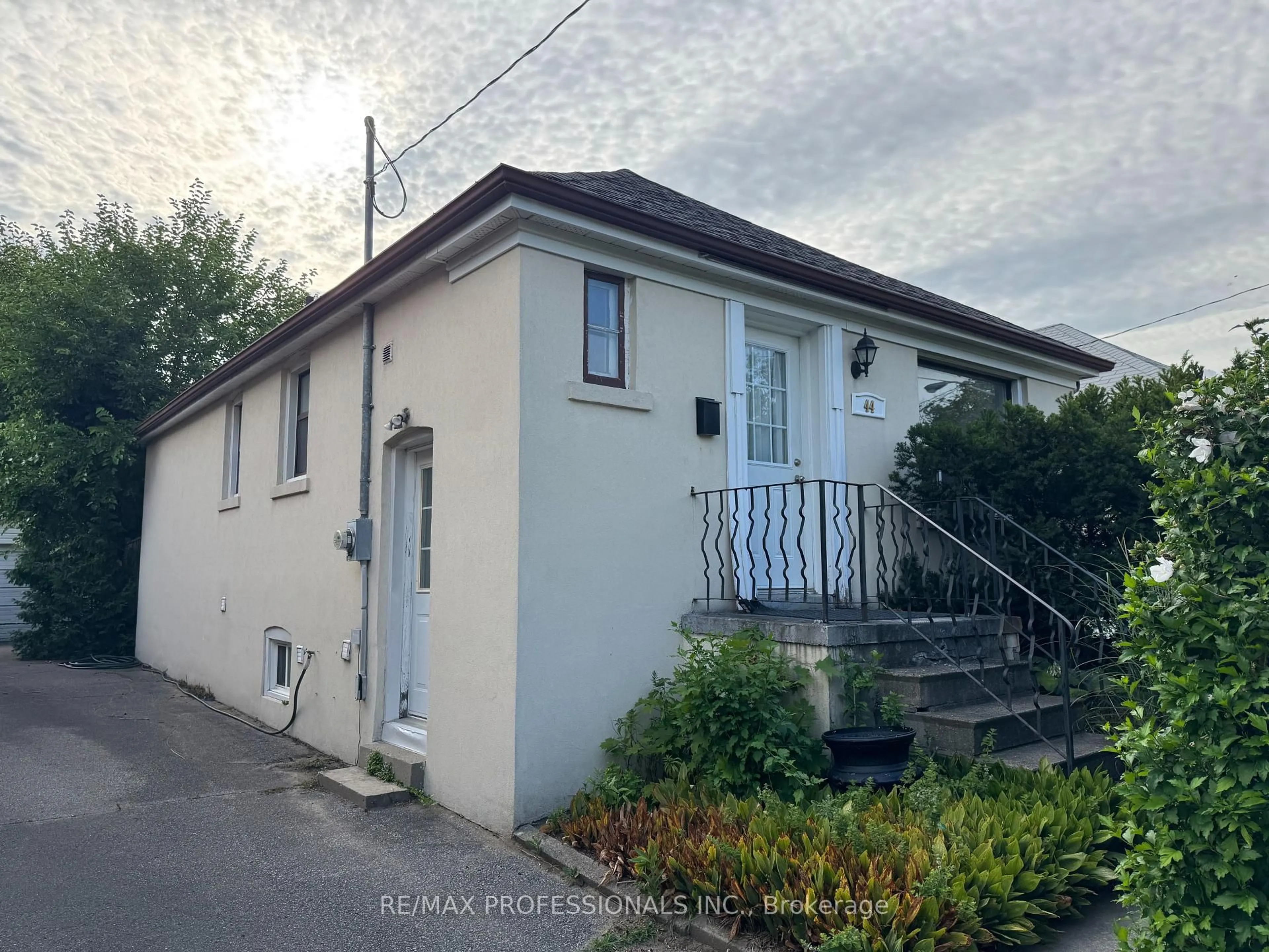 A pic from outside/outdoor area/front of a property/back of a property/a pic from drone, building for 44 Parker Ave, Toronto Ontario M8Z 4L8