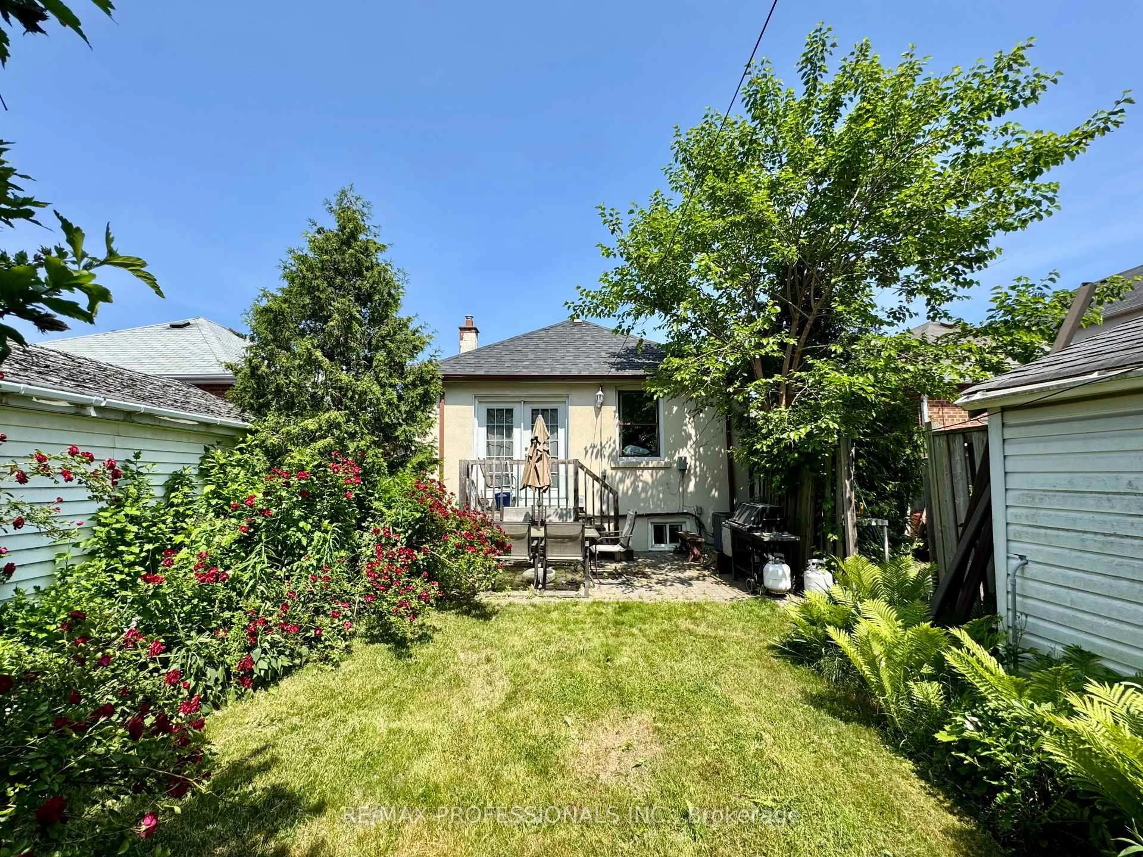 A pic from outside/outdoor area/front of a property/back of a property/a pic from drone, street for 44 Parker Ave, Toronto Ontario M8Z 4L8
