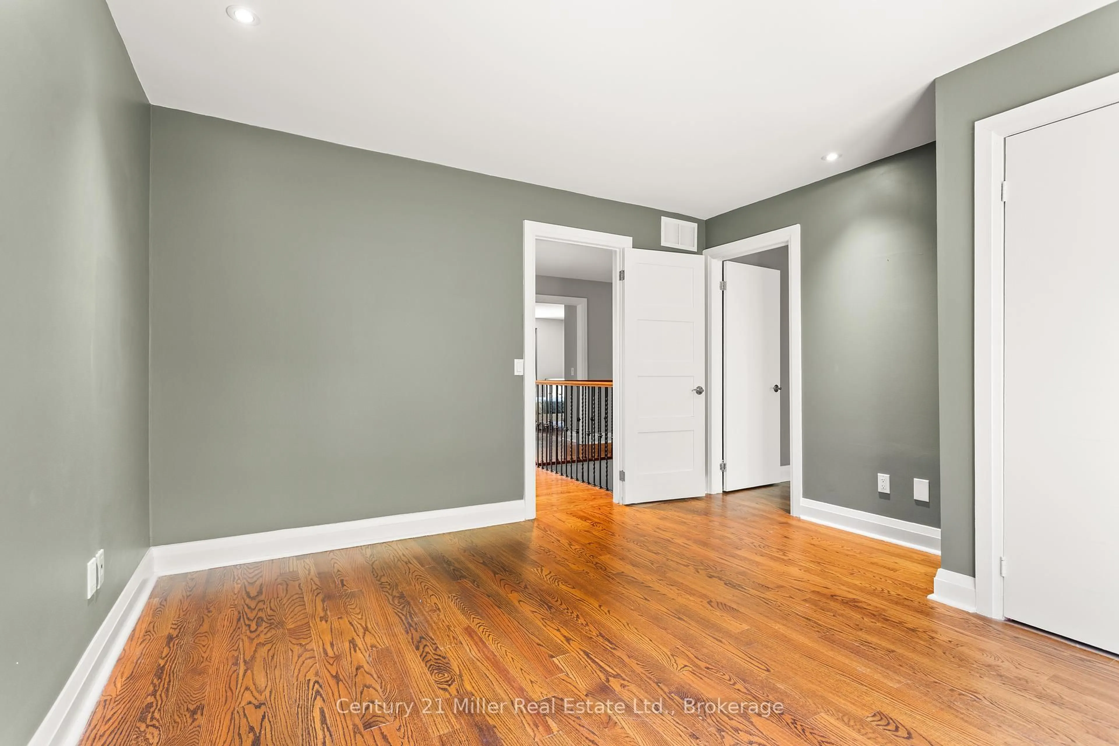 A pic of a room for 412 Maple Grove Dr, Oakville Ontario L6J 4V7