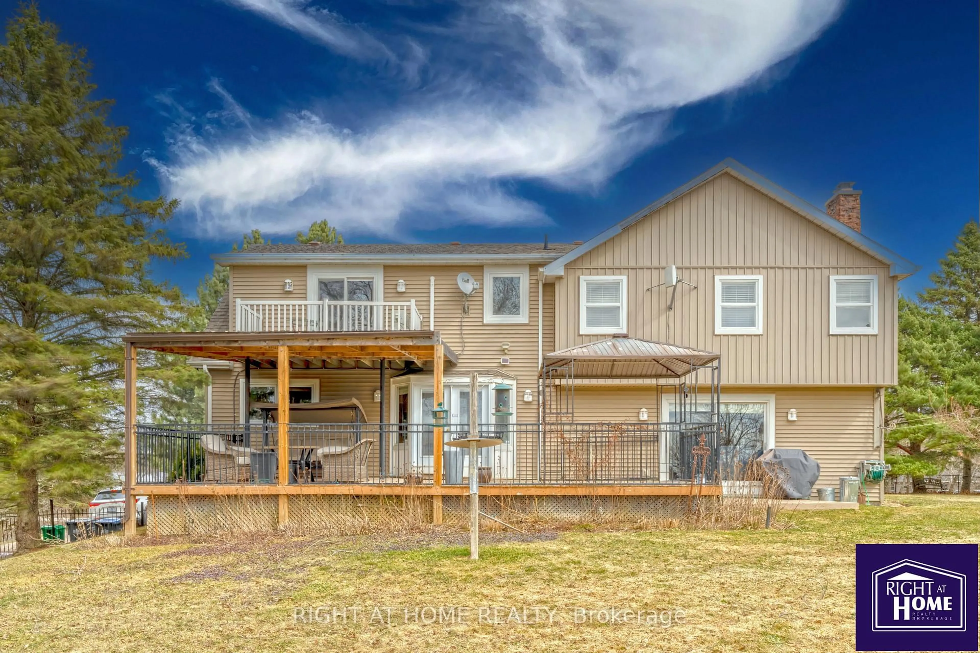 Home with vinyl exterior material, mountain view for 15380 Centreville Creek Rd, Caledon Ontario L0N 1E0