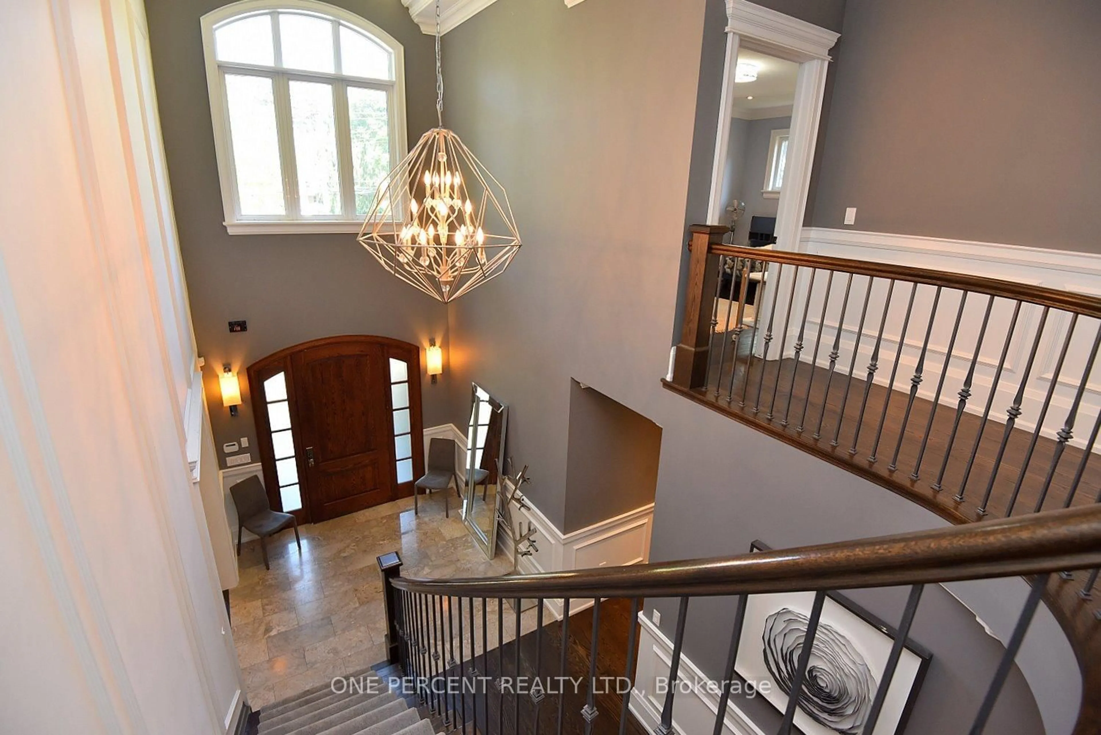 Indoor entryway for 4180 Lakeshore Rd, Burlington Ontario L7L 1A4
