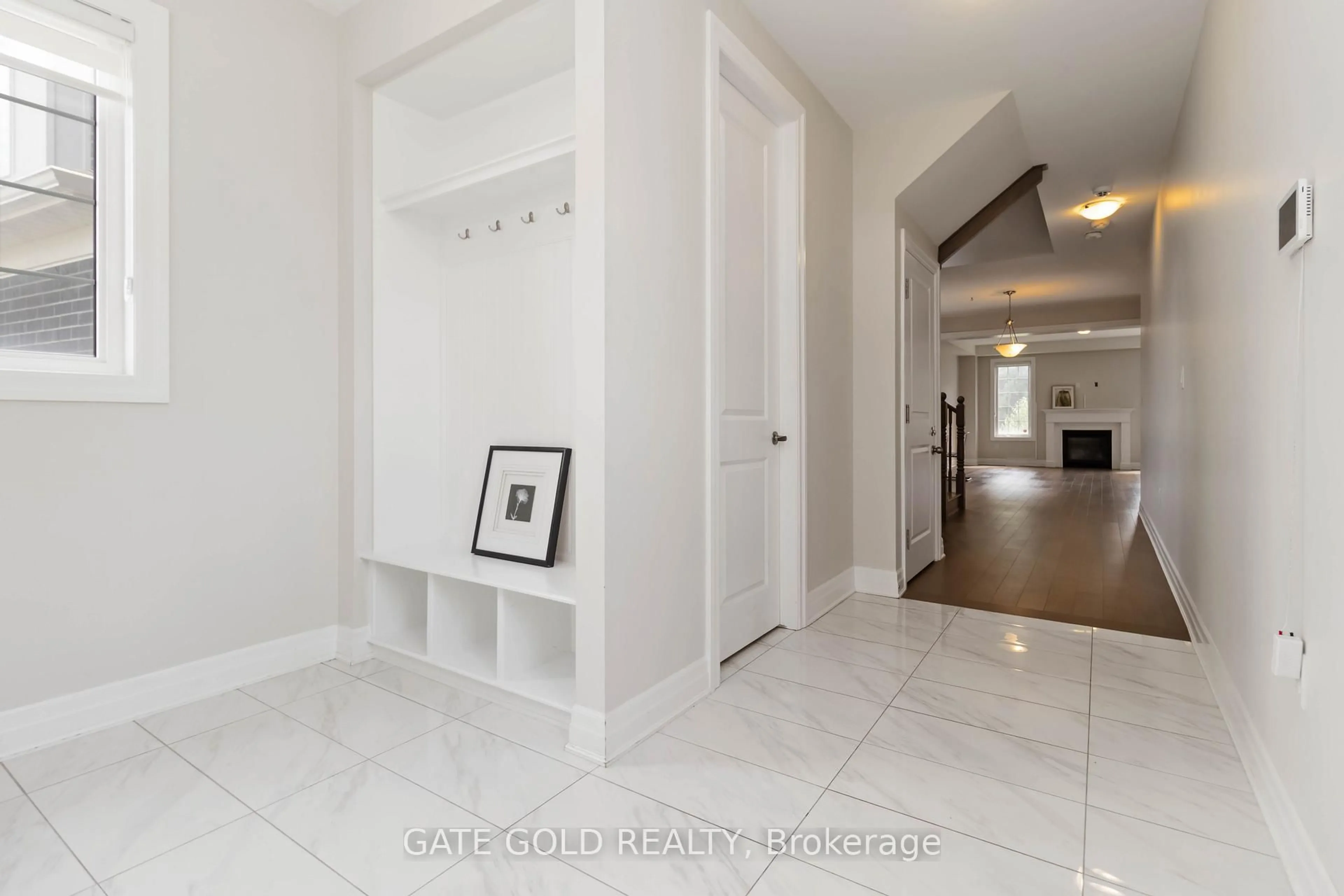 Indoor entryway for 588 Queen Mary Dr, Brampton Ontario L7A 5H5