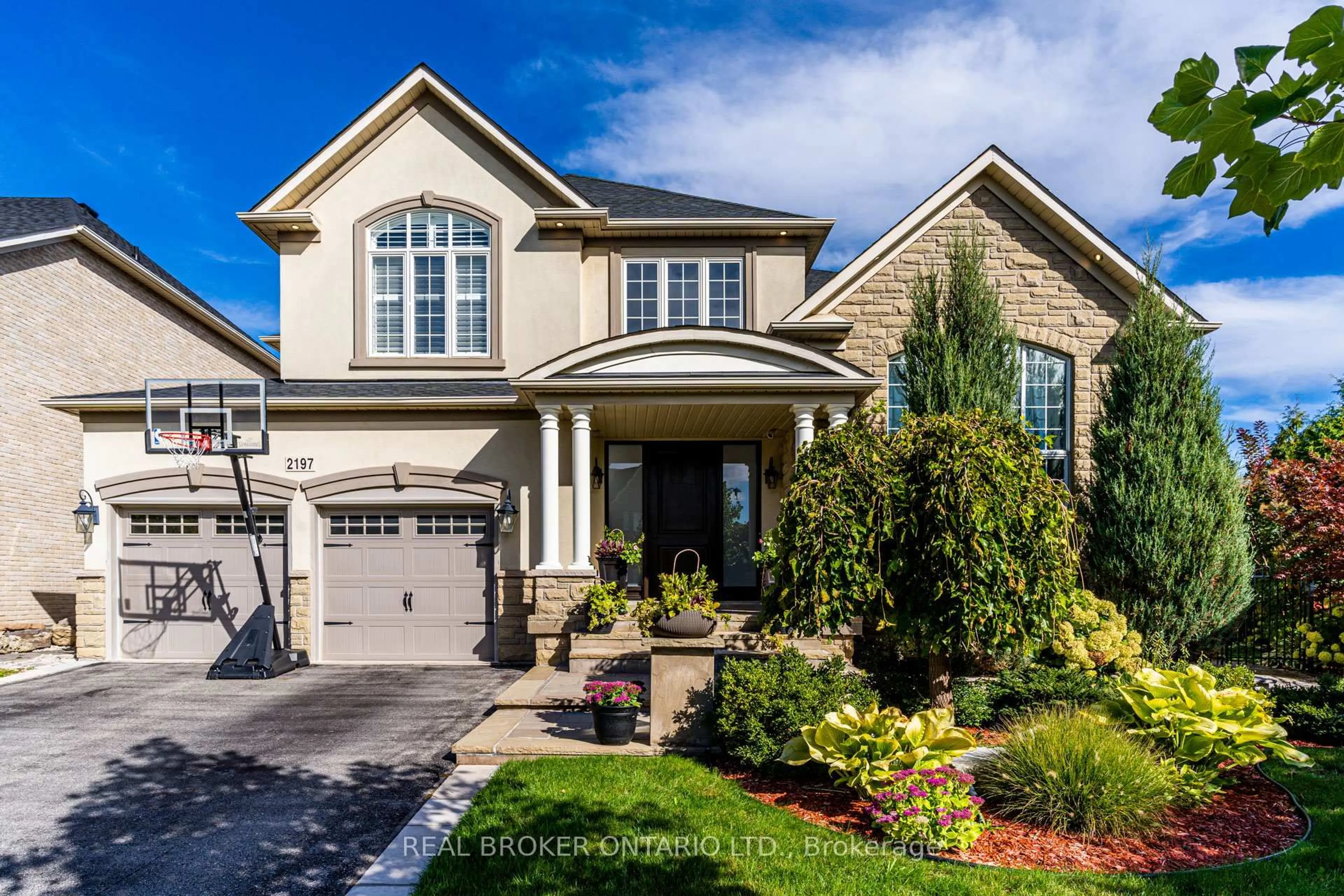 Home with brick exterior material, street for 2197 Wuthering Heights Way, Oakville Ontario L6M 0A3