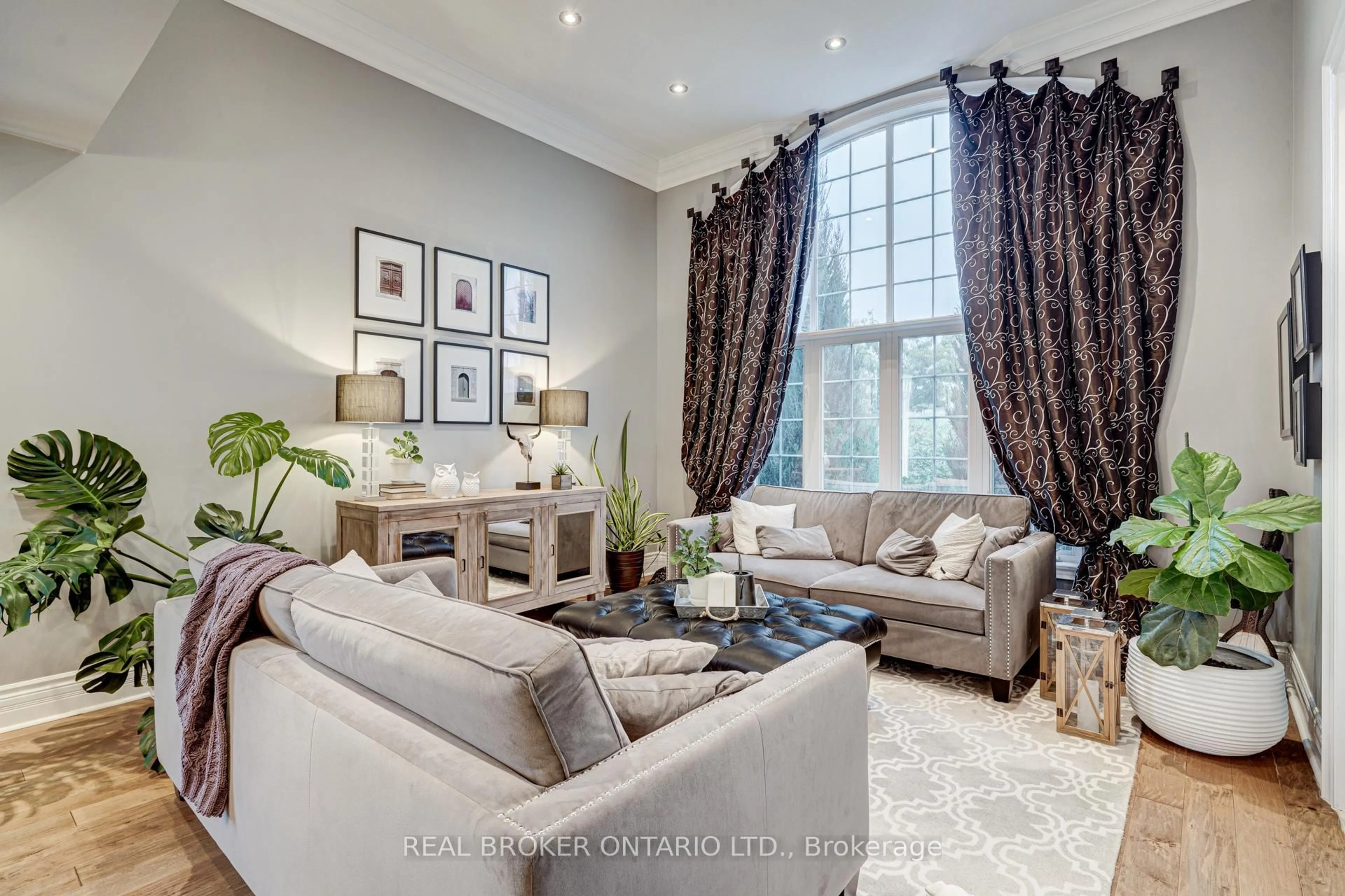Living room with furniture, unknown for 2197 Wuthering Heights Way, Oakville Ontario L6M 0A3
