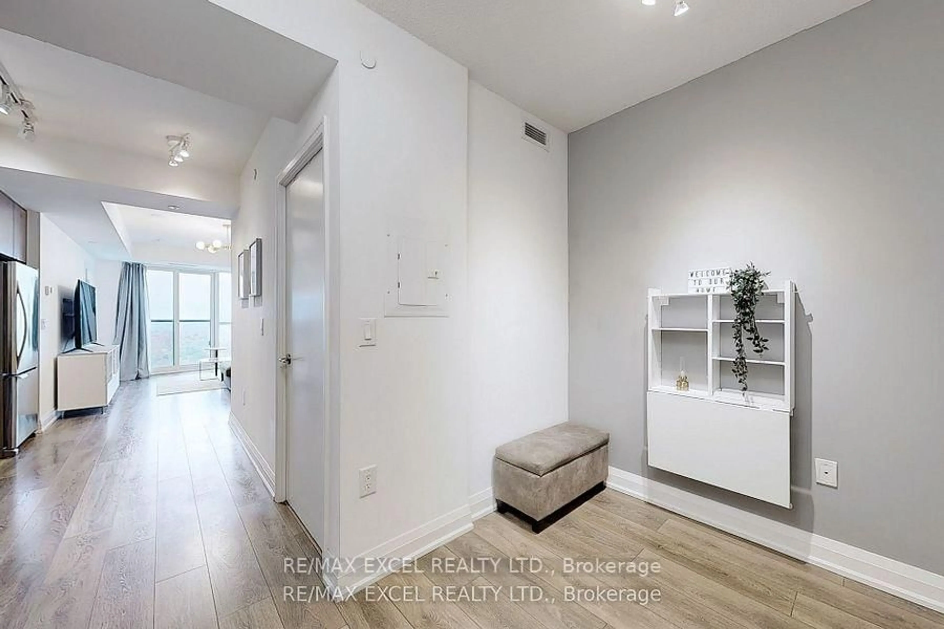 Indoor entryway for 9 Valhalla Inn Rd #2505, Toronto Ontario M9B 0B2