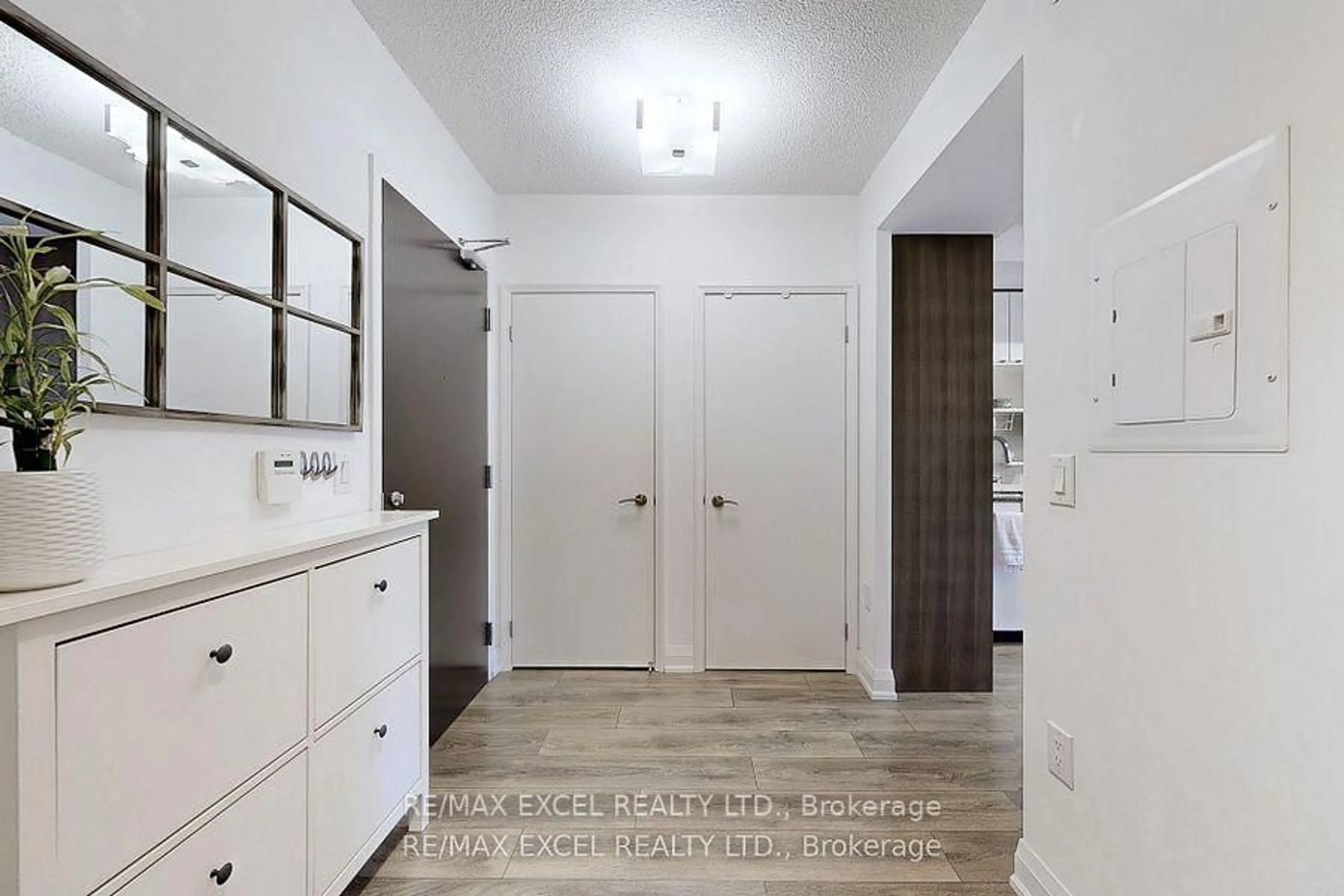 Indoor entryway for 9 Valhalla Inn Rd #2505, Toronto Ontario M9B 0B2