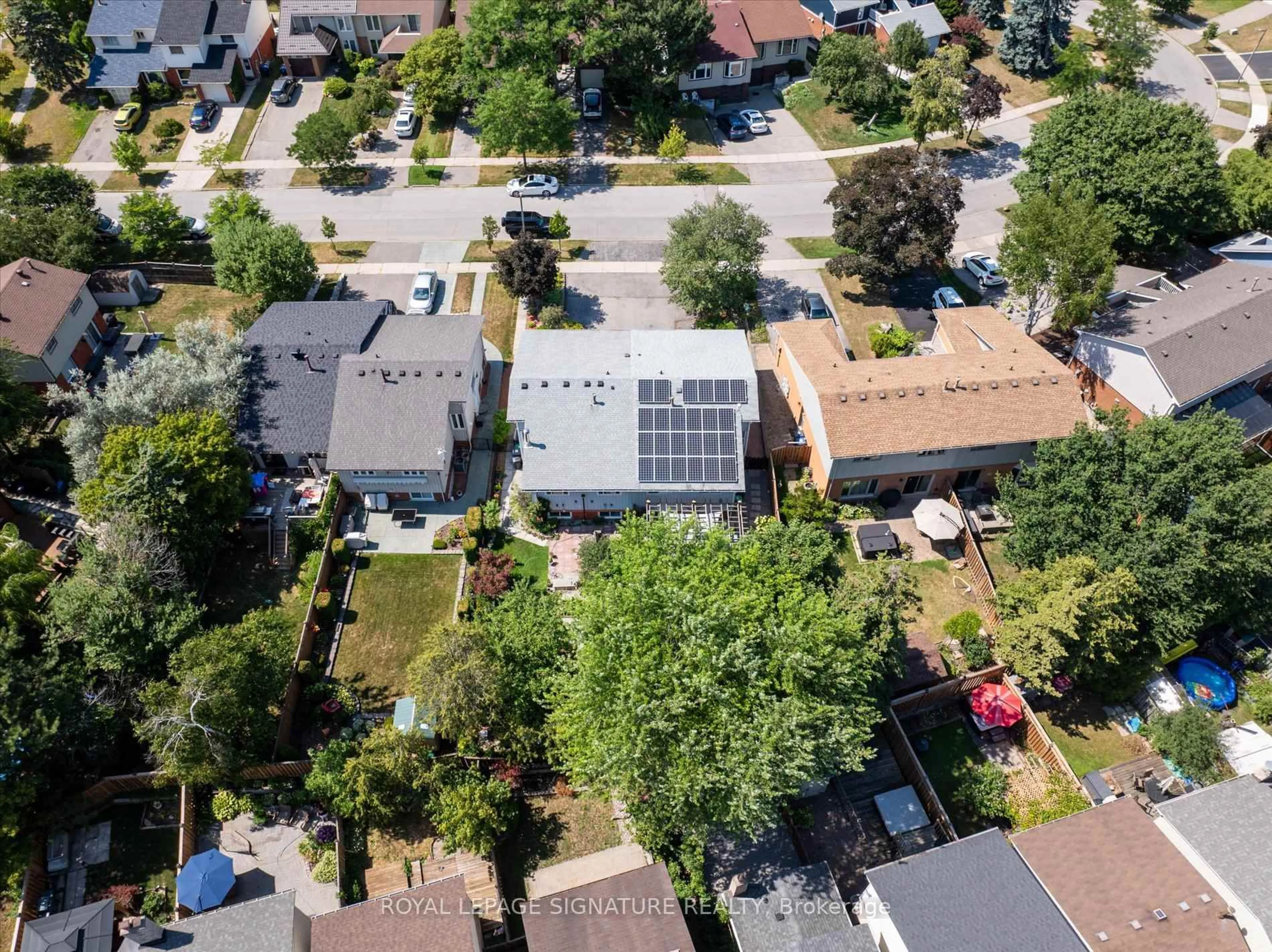 A pic from outside/outdoor area/front of a property/back of a property/a pic from drone, street for 4291 Pheasant Ru, Mississauga Ontario L5L 2B8