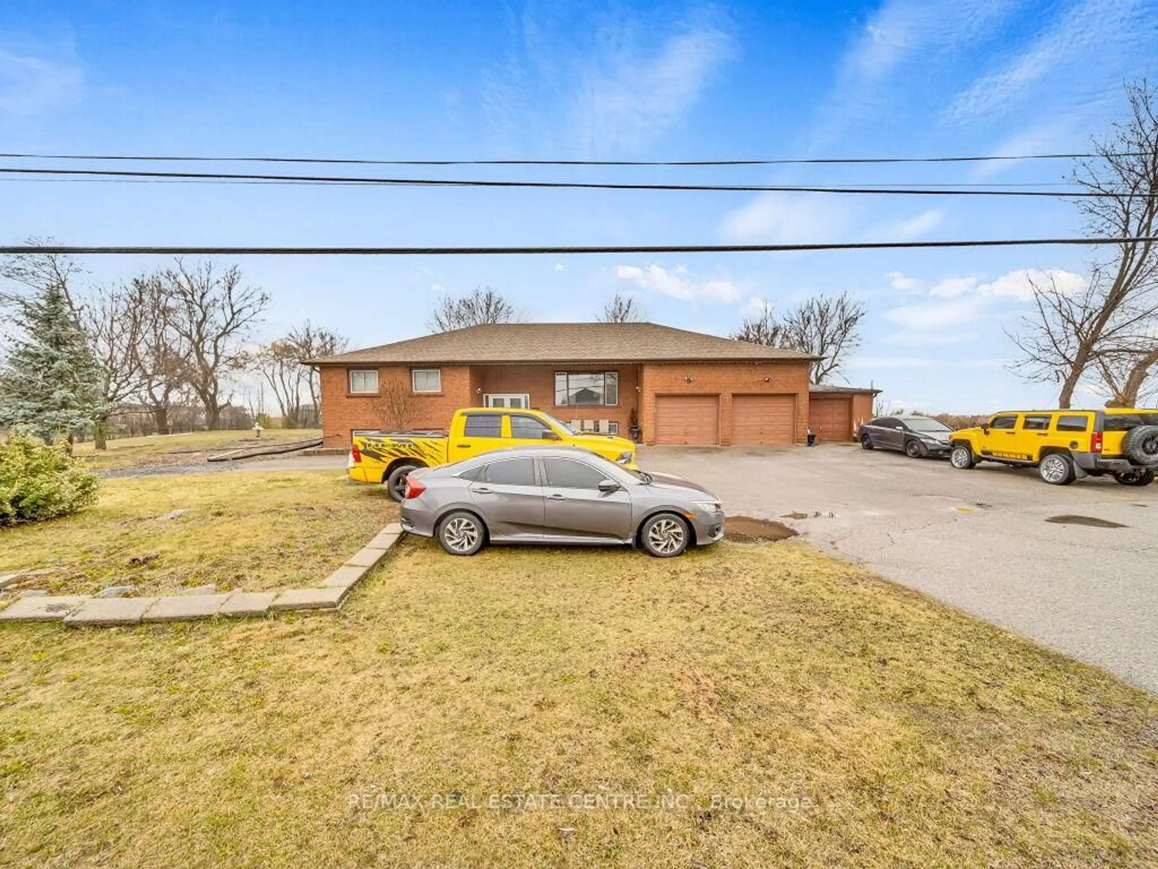 A pic from outside/outdoor area/front of a property/back of a property/a pic from drone, street for 13089 10th Side Rd, Halton Hills Ontario L7G 4S5