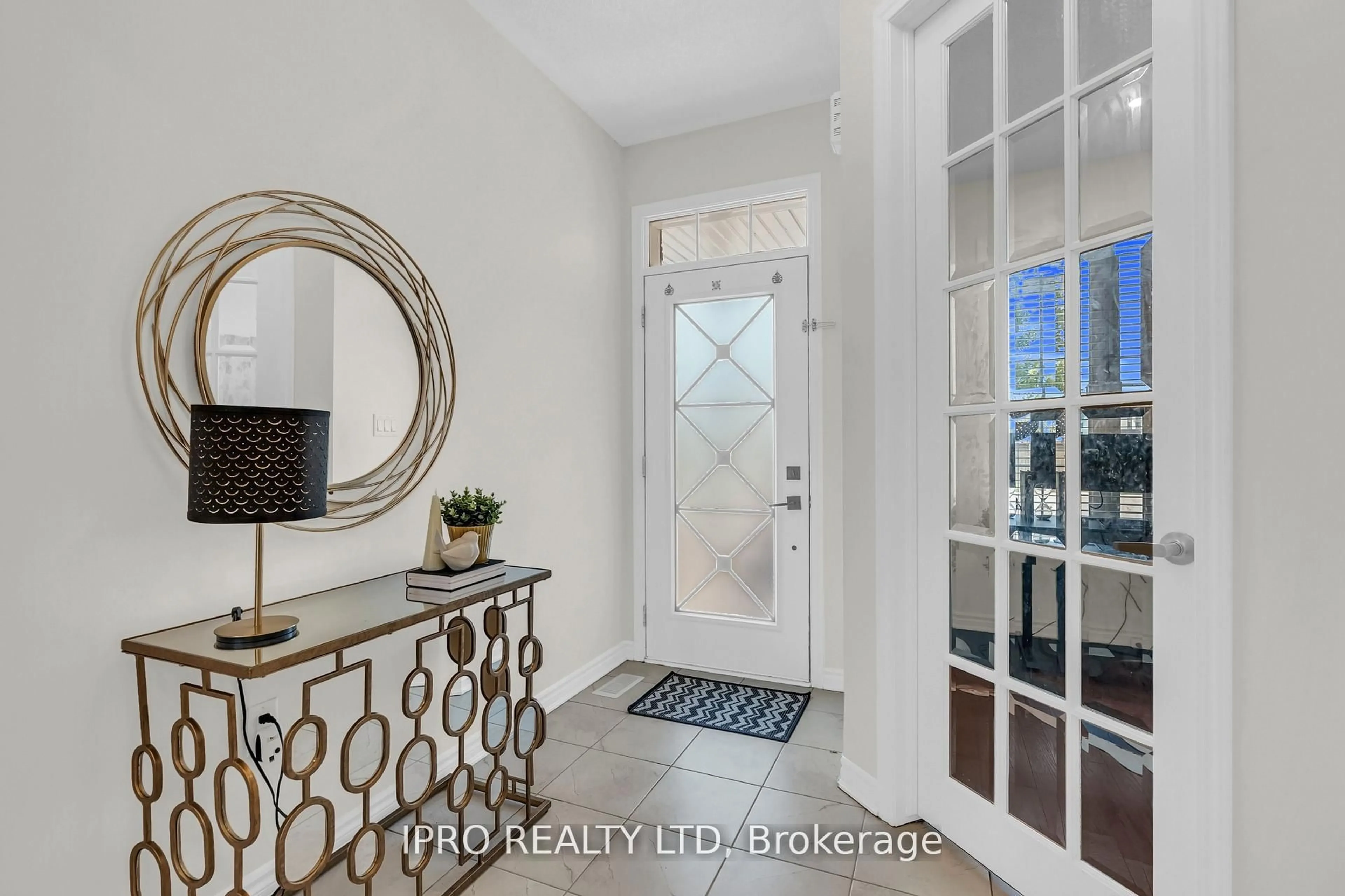 Indoor entryway for 1139 Farmstead Dr, Milton Ontario L9E 1K8