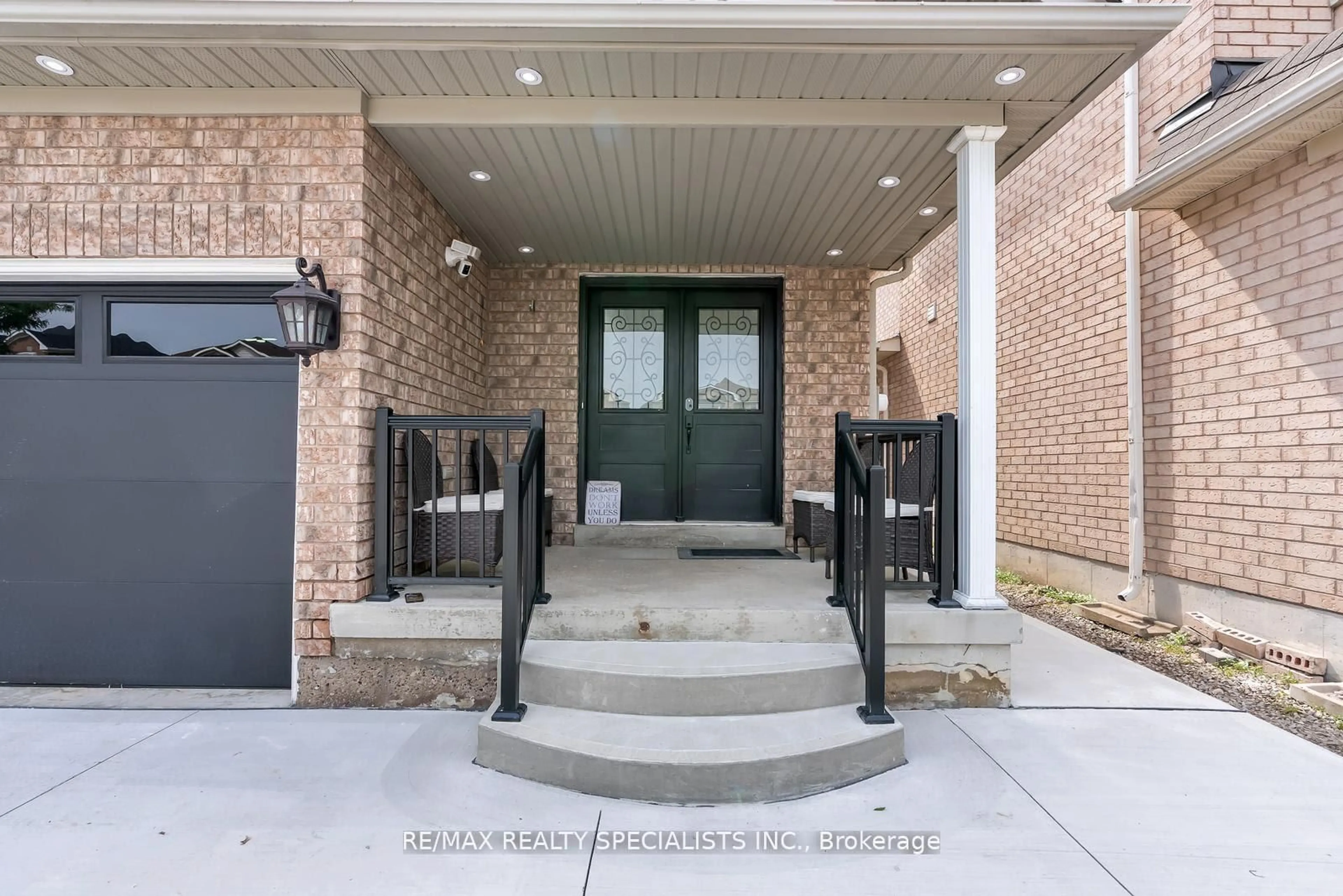 Indoor entryway for 91 Buick Blvd, Brampton Ontario L7A 3B7