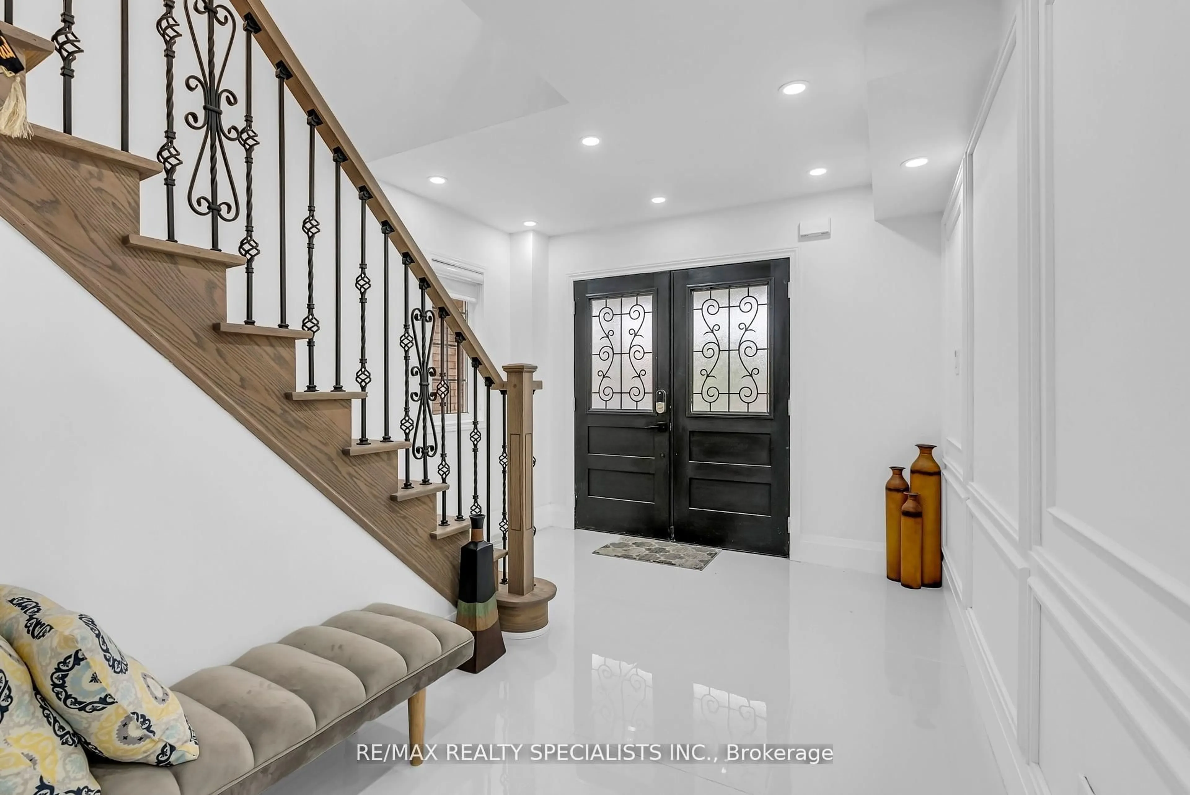 Indoor entryway for 91 Buick Blvd, Brampton Ontario L7A 3B7