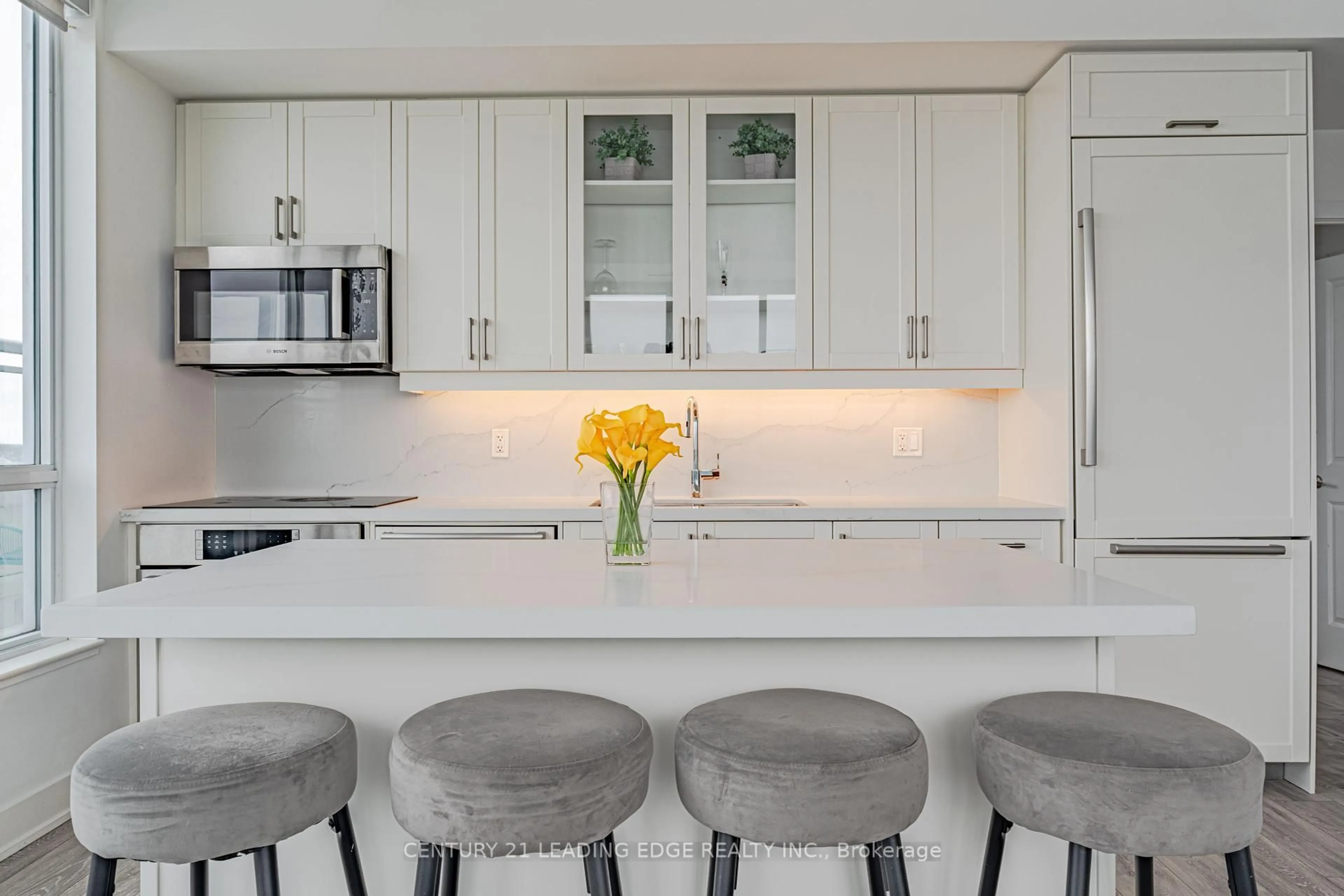 Contemporary kitchen, ceramic/tile floor for 1050 MAIN St #610, Milton Ontario L9T 9M3