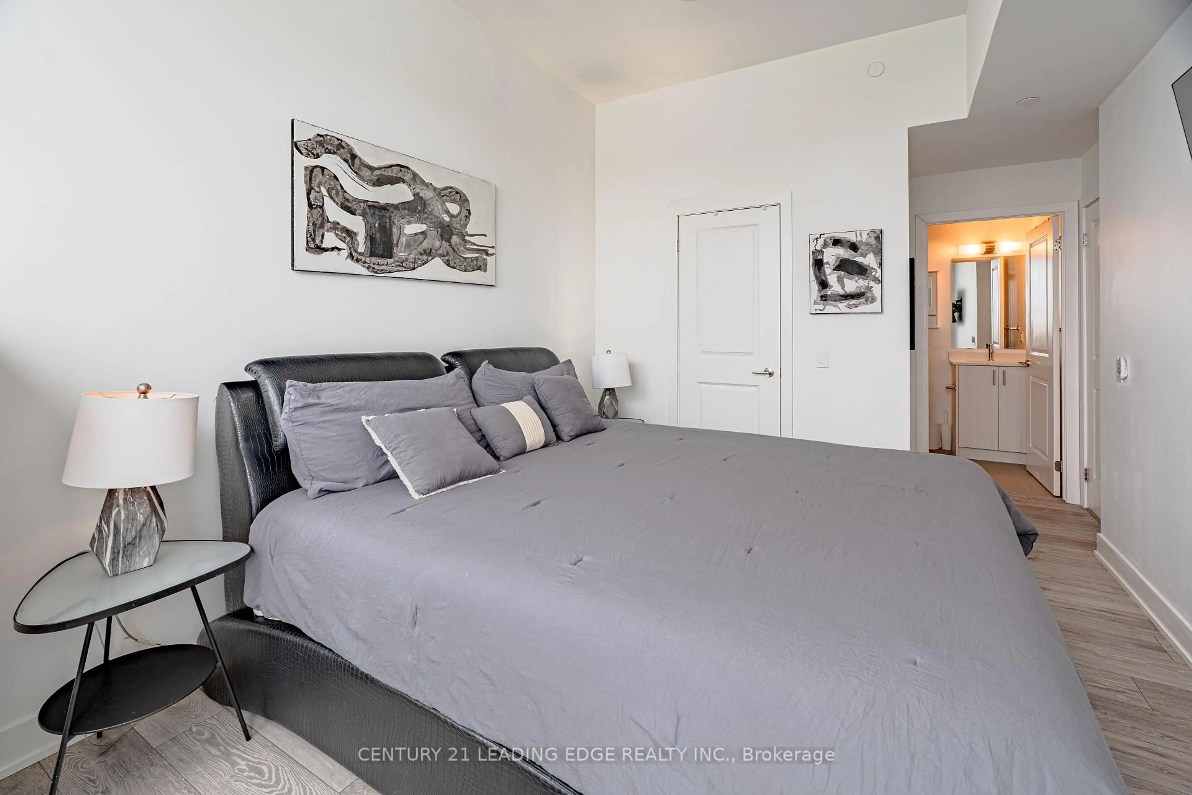 Bedroom with bed, unknown for 1050 MAIN St #610, Milton Ontario L9T 9M3