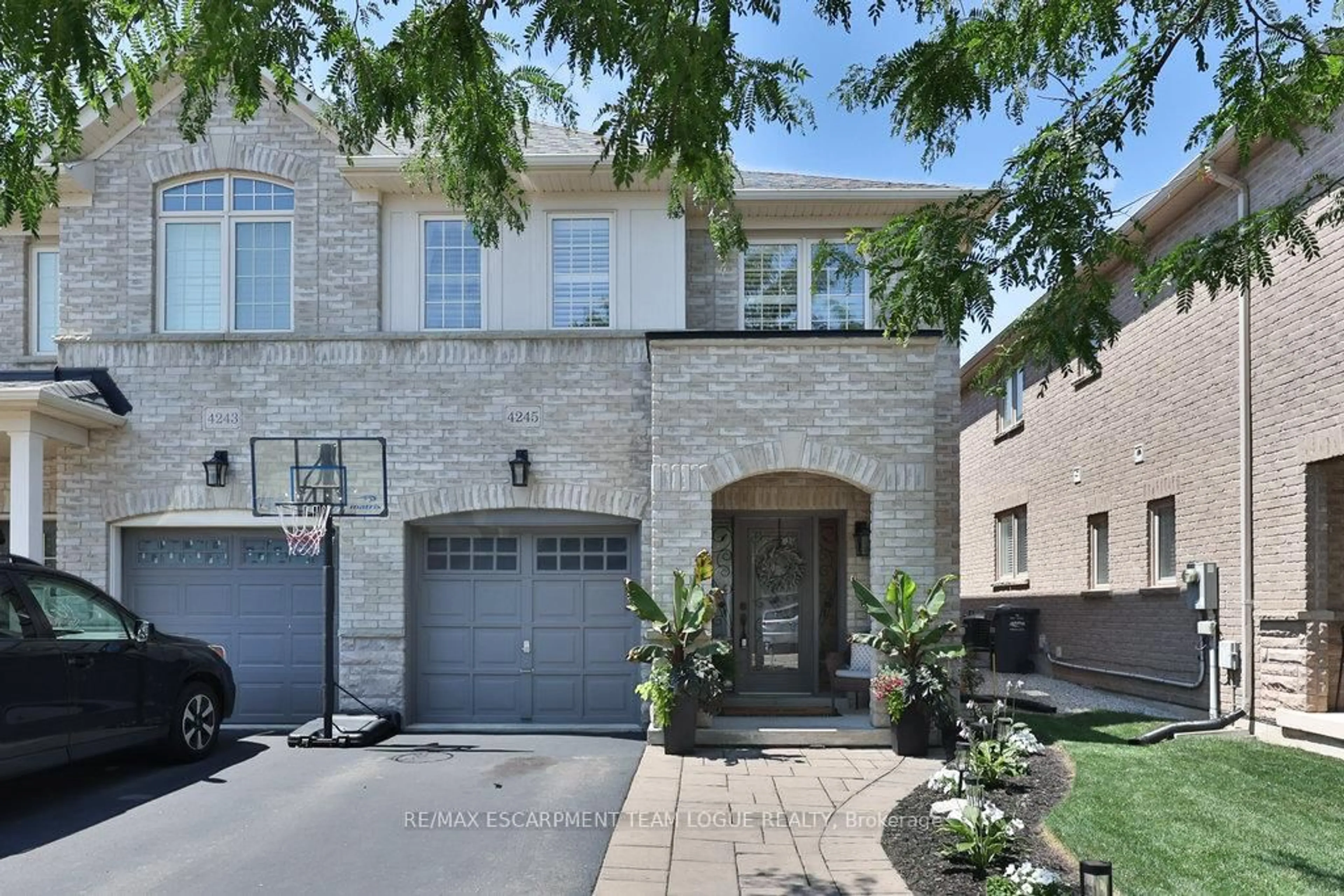 Home with brick exterior material, street for 4245 Cole Cres, Burlington Ontario L7M 0M7