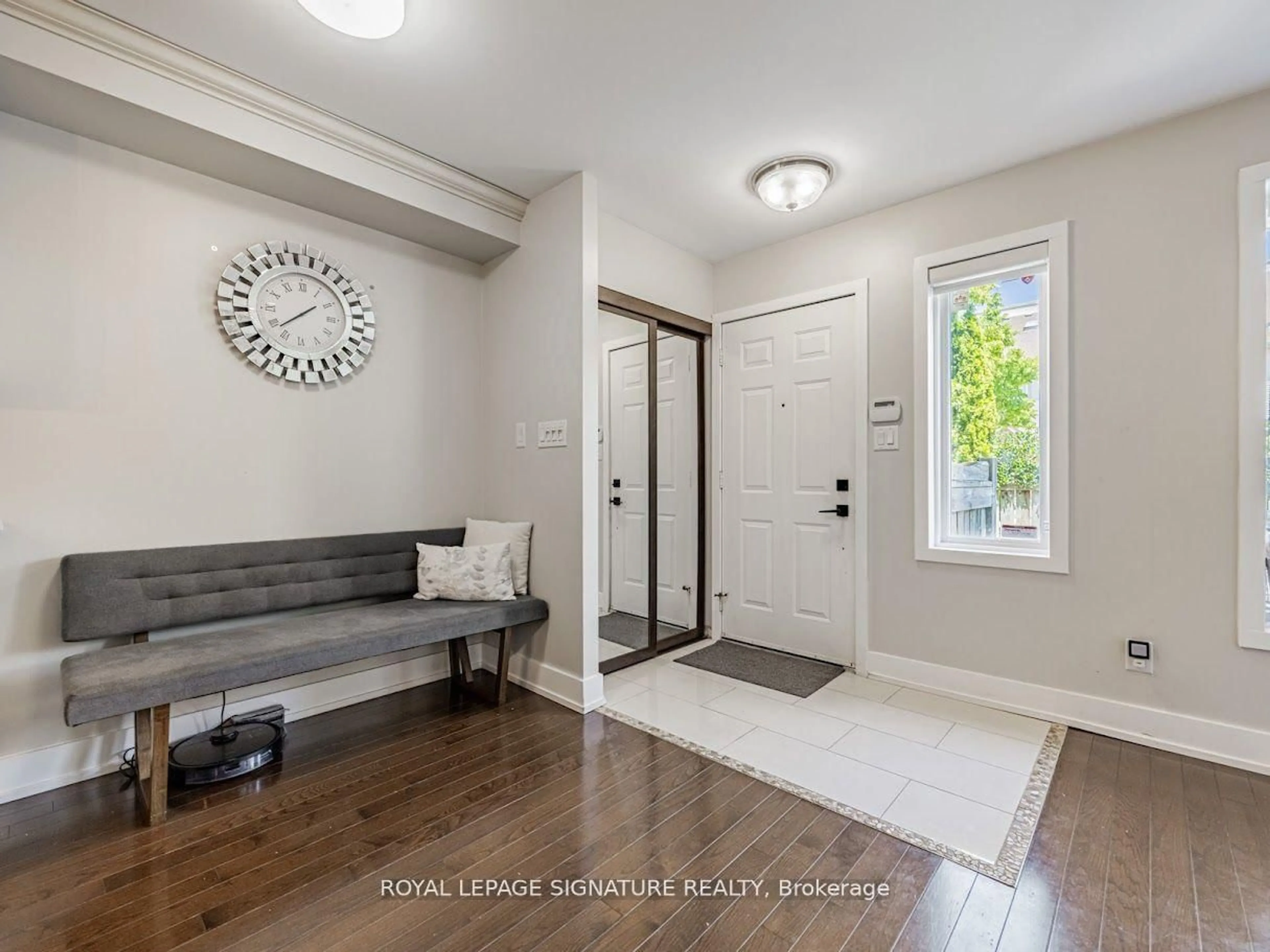 Indoor entryway for 1211 Parkwest Pl #13, Mississauga Ontario L5E 3J3