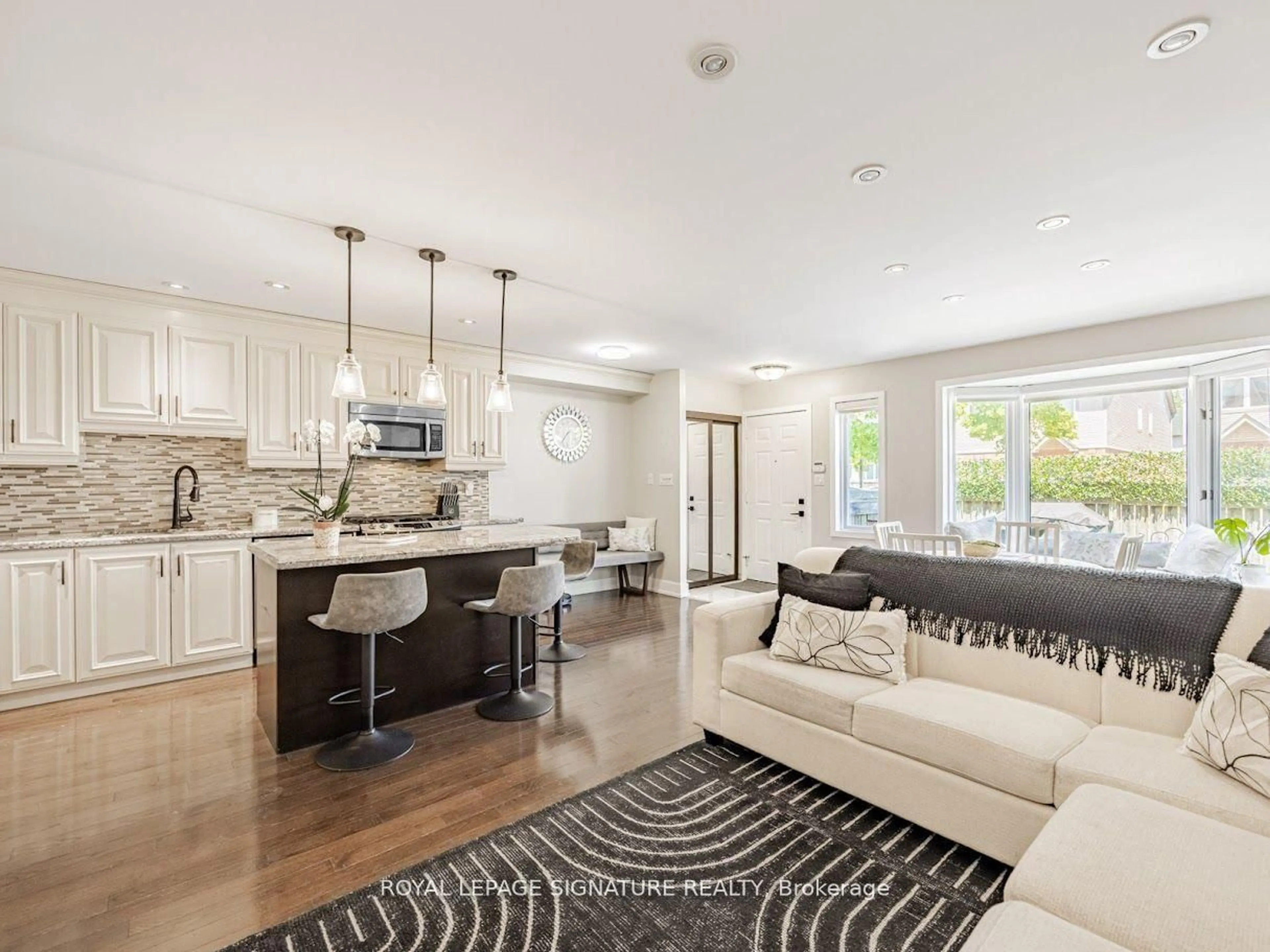 Open concept kitchen, ceramic/tile floor for 1211 Parkwest Pl #13, Mississauga Ontario L5E 3J3
