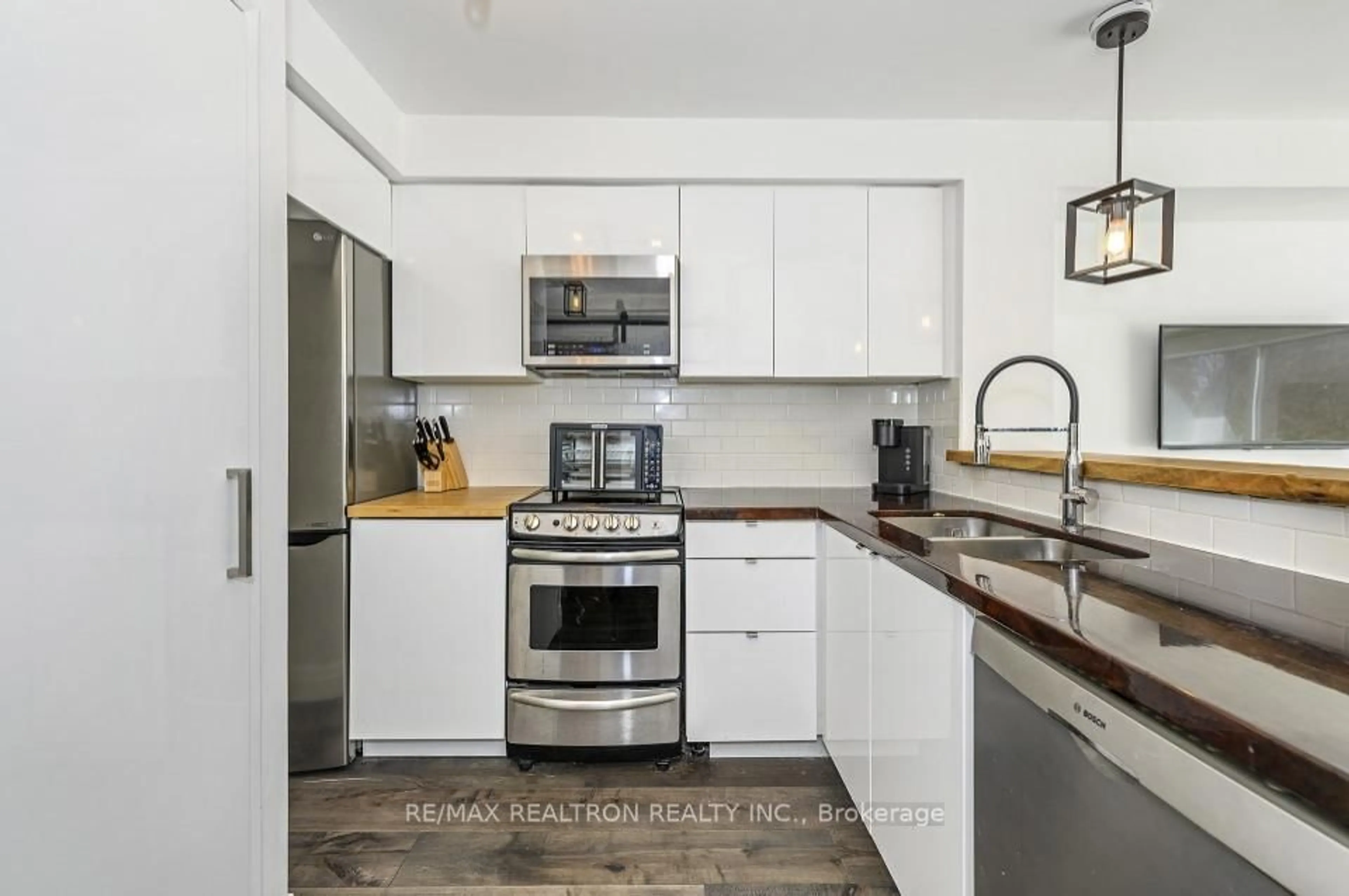 Unknown for 2261 Lake Shore Blvd #220, Toronto Ontario M8V 3X1