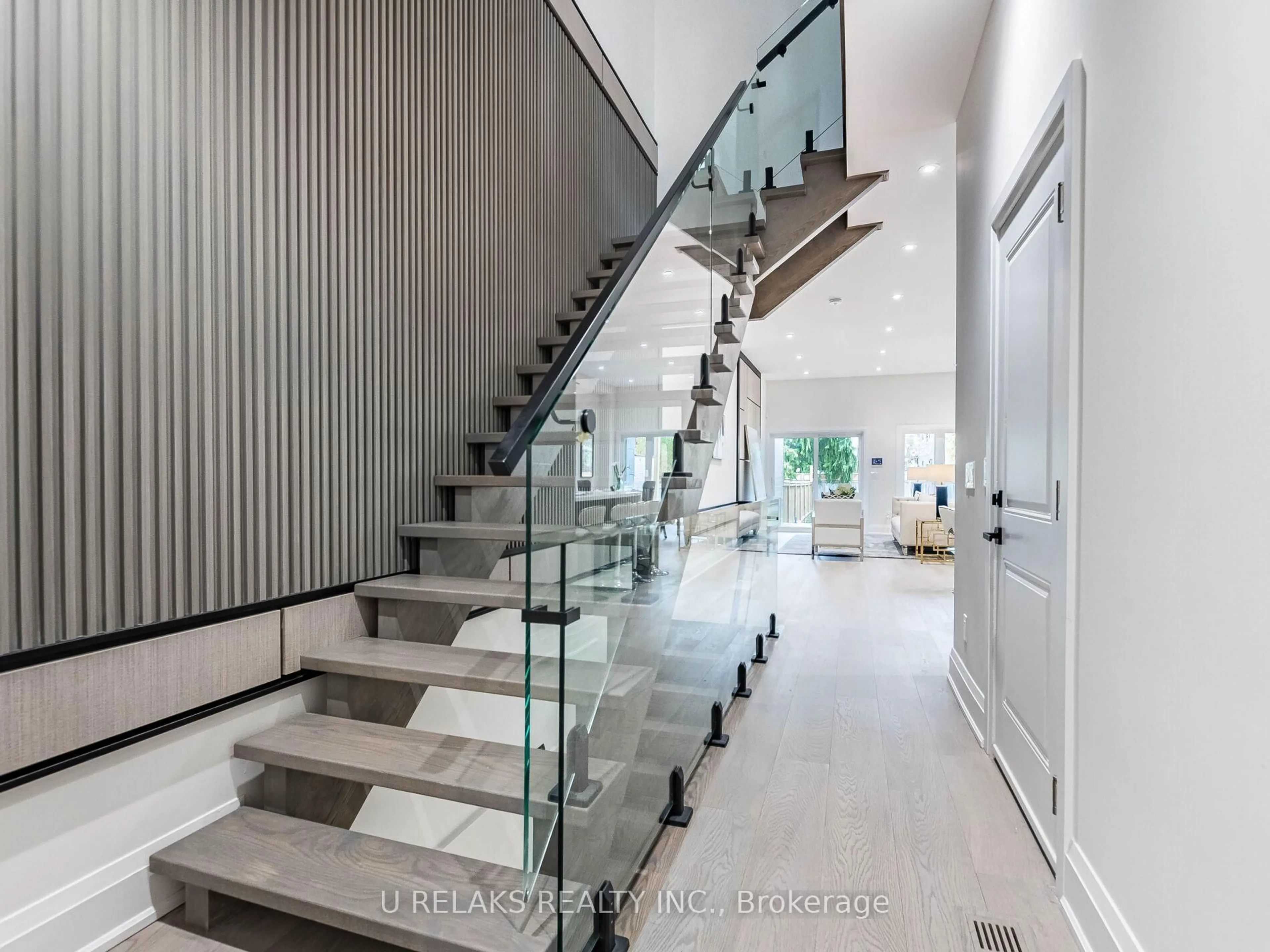 Unknown for 23A Maple Ave, Mississauga Ontario L5H 2S1