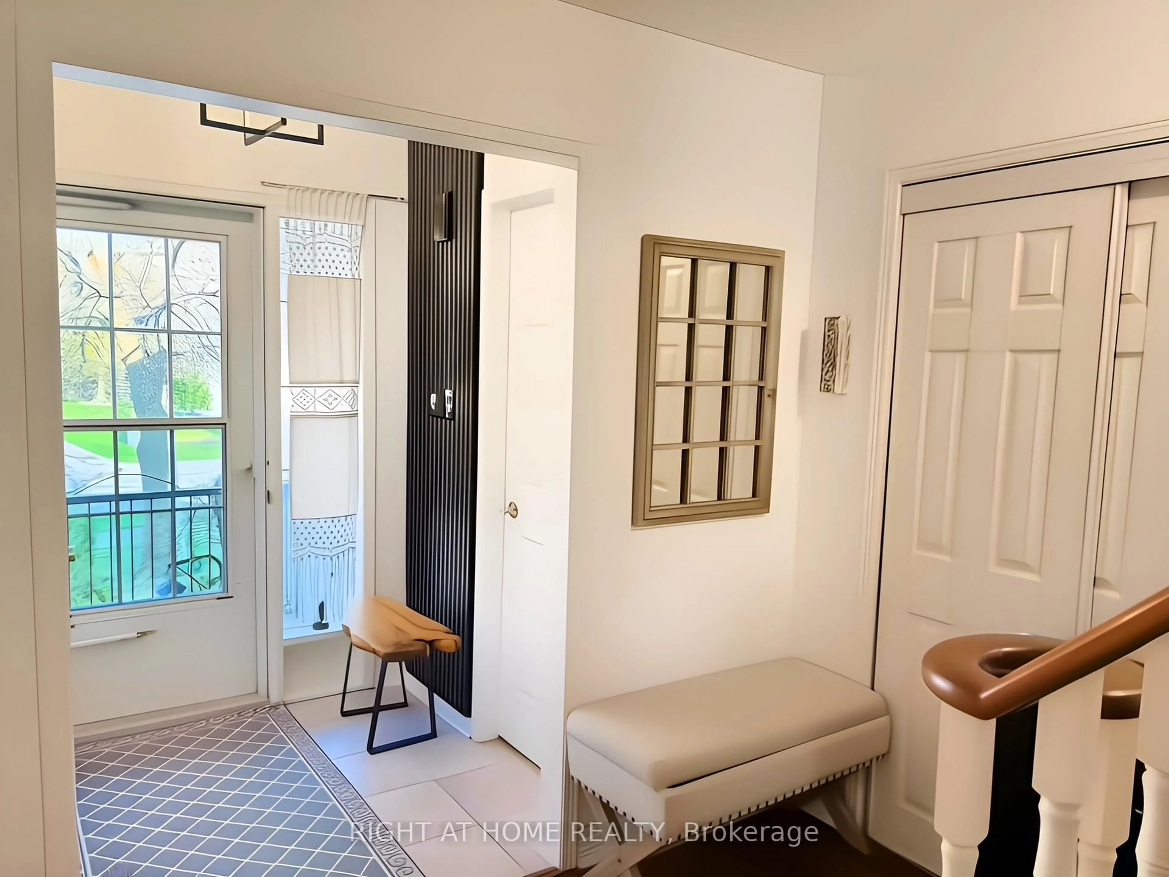 Indoor entryway for 5 Torada Crt, Brampton Ontario L7A 1H5