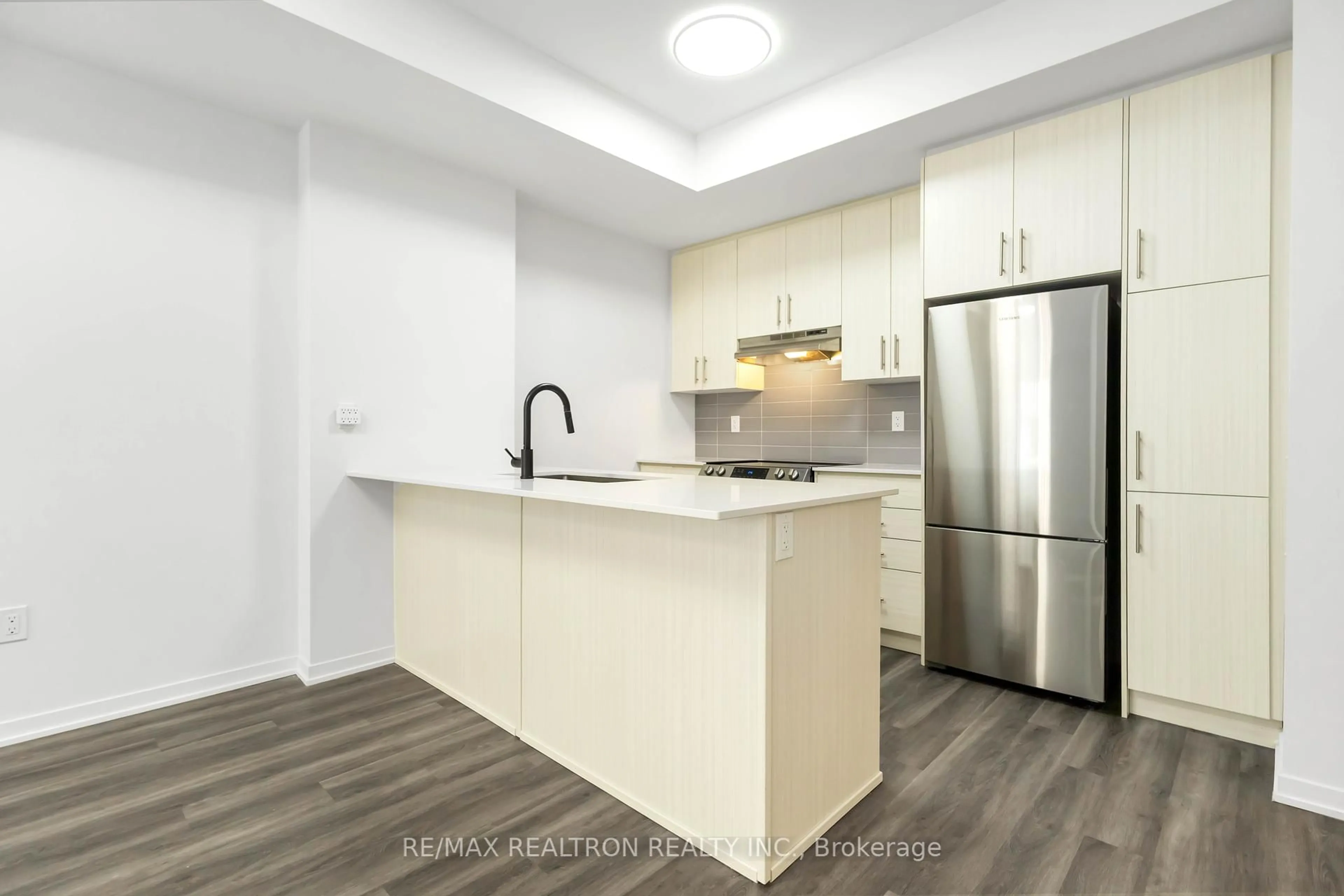 Standard kitchen, unknown for 20 William Jackson Way #89, Toronto Ontario M8X 2J3