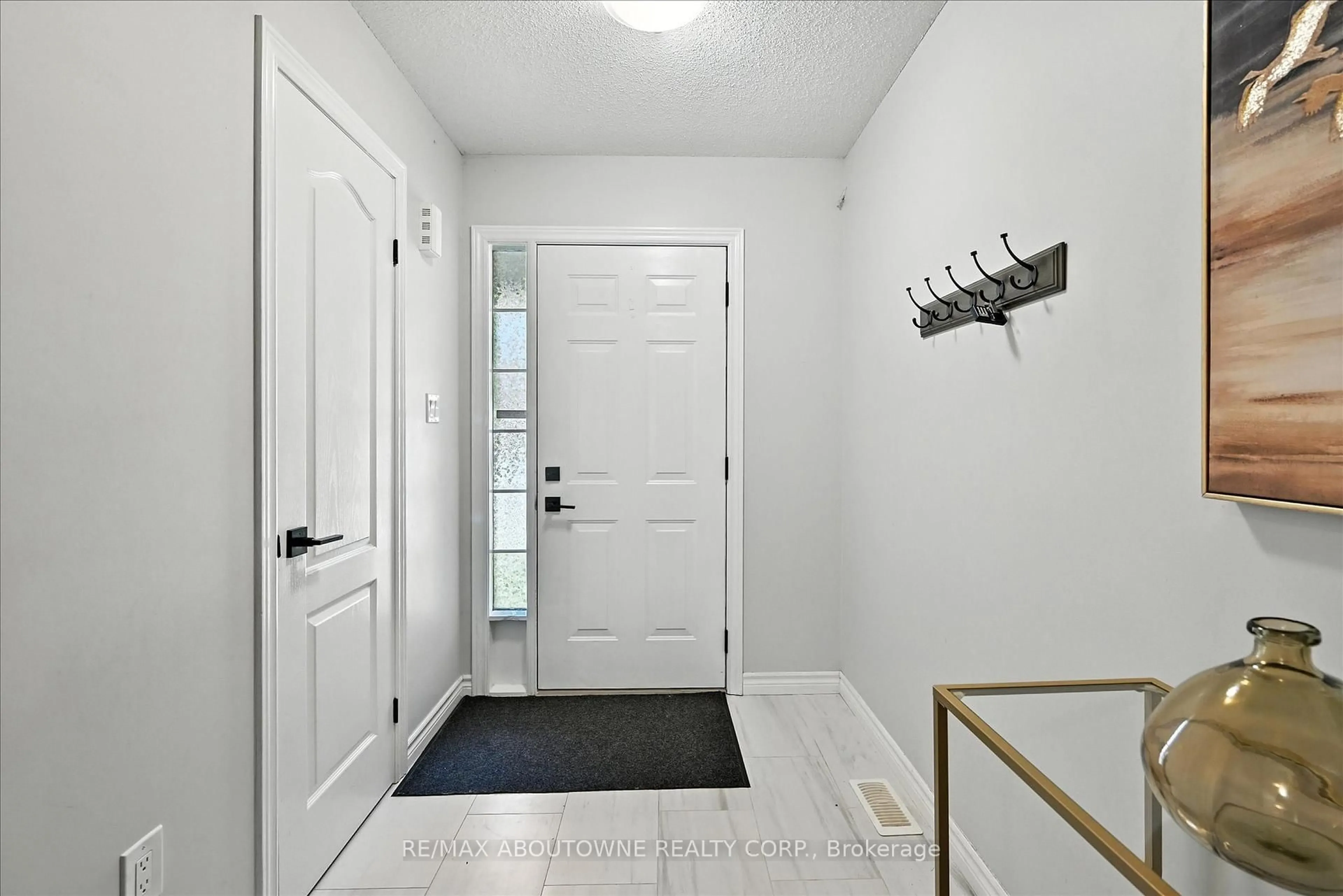 Indoor entryway for 4055 Forest Run Ave #29, Burlington Ontario L7M 5B8