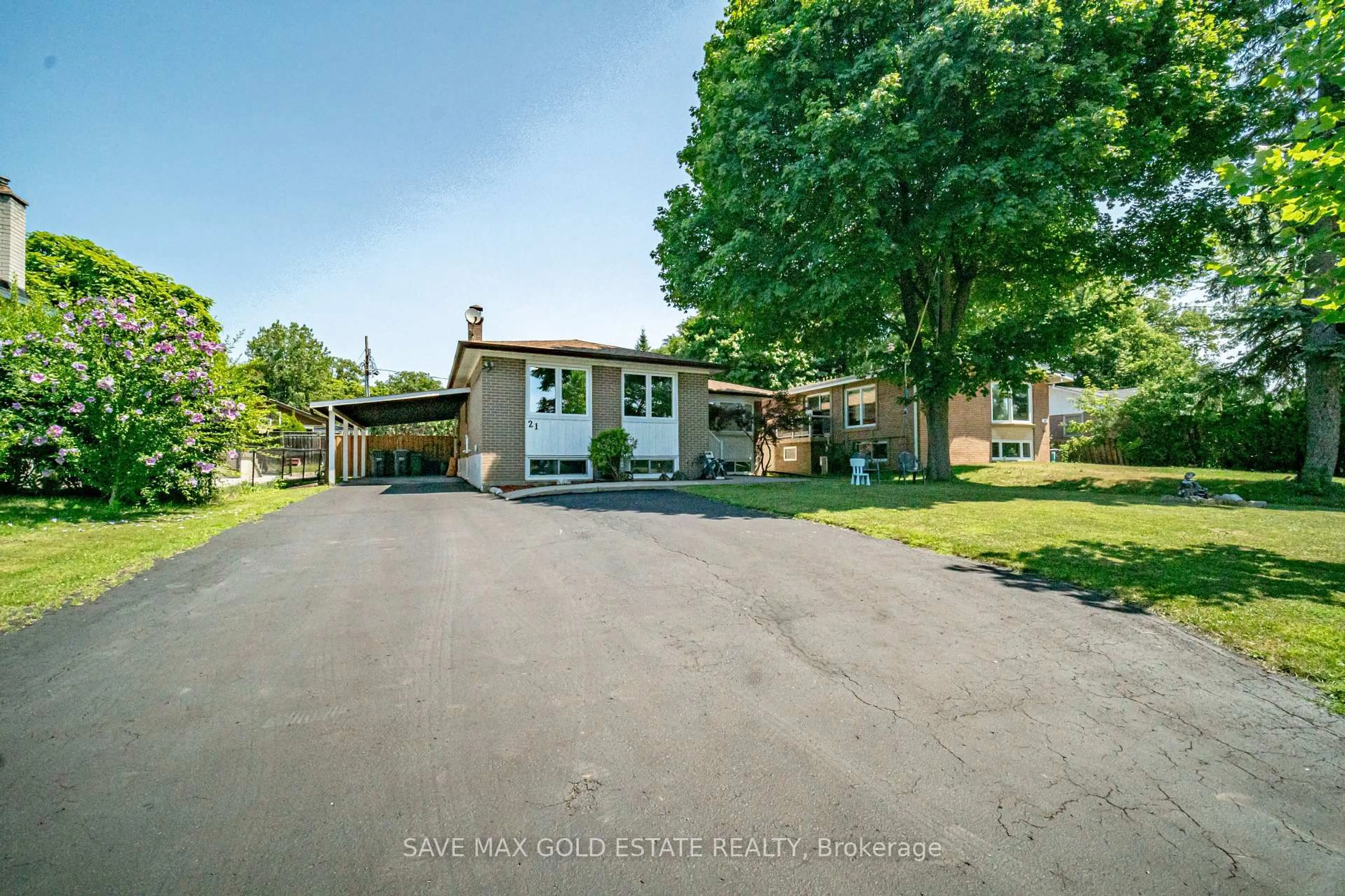 A pic from outside/outdoor area/front of a property/back of a property/a pic from drone, street for 21 Stanley Crt, Brampton Ontario L6Y 2B1