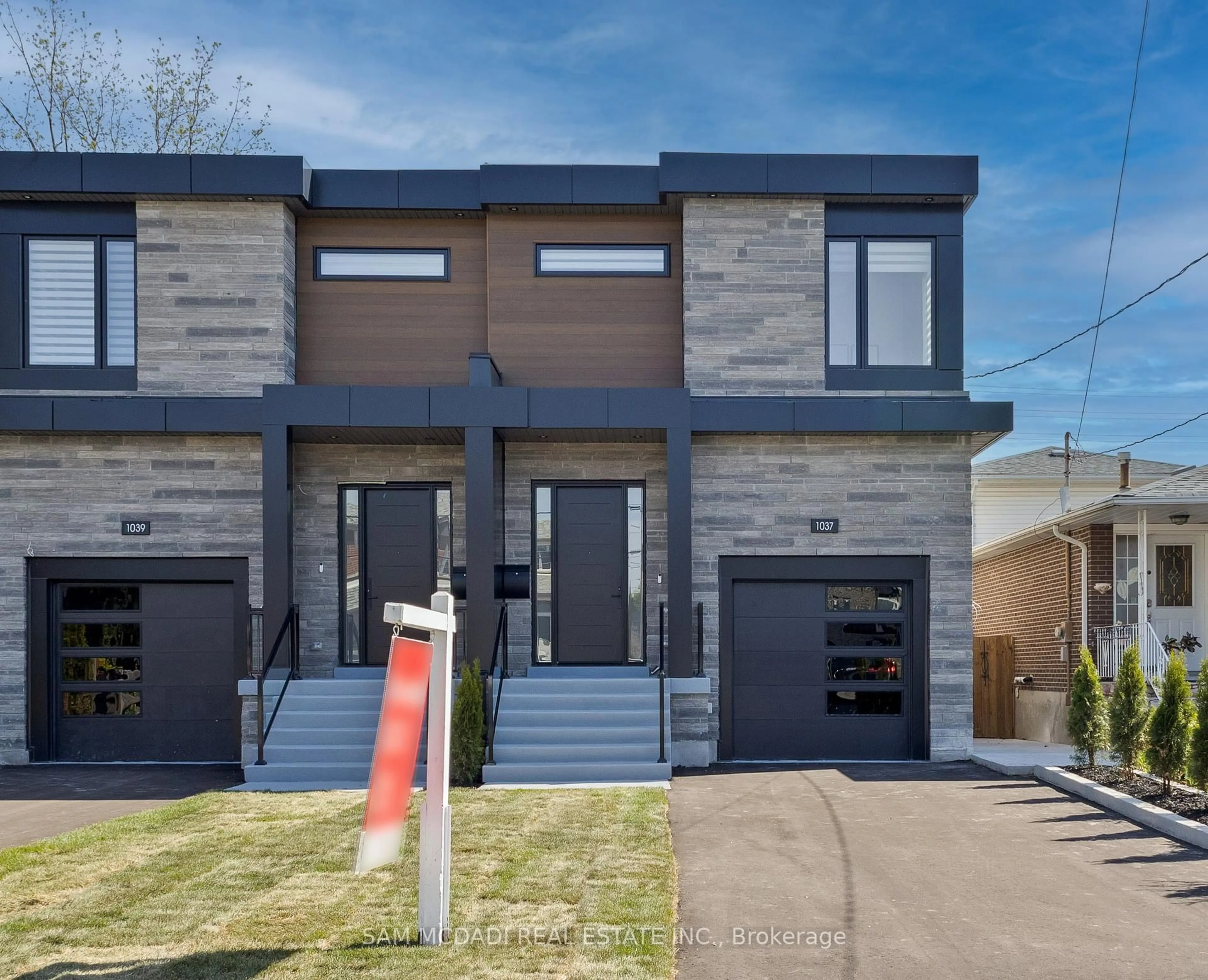 Home with brick exterior material, street for 1037 Caven St, Mississauga Ontario L5G 4J3