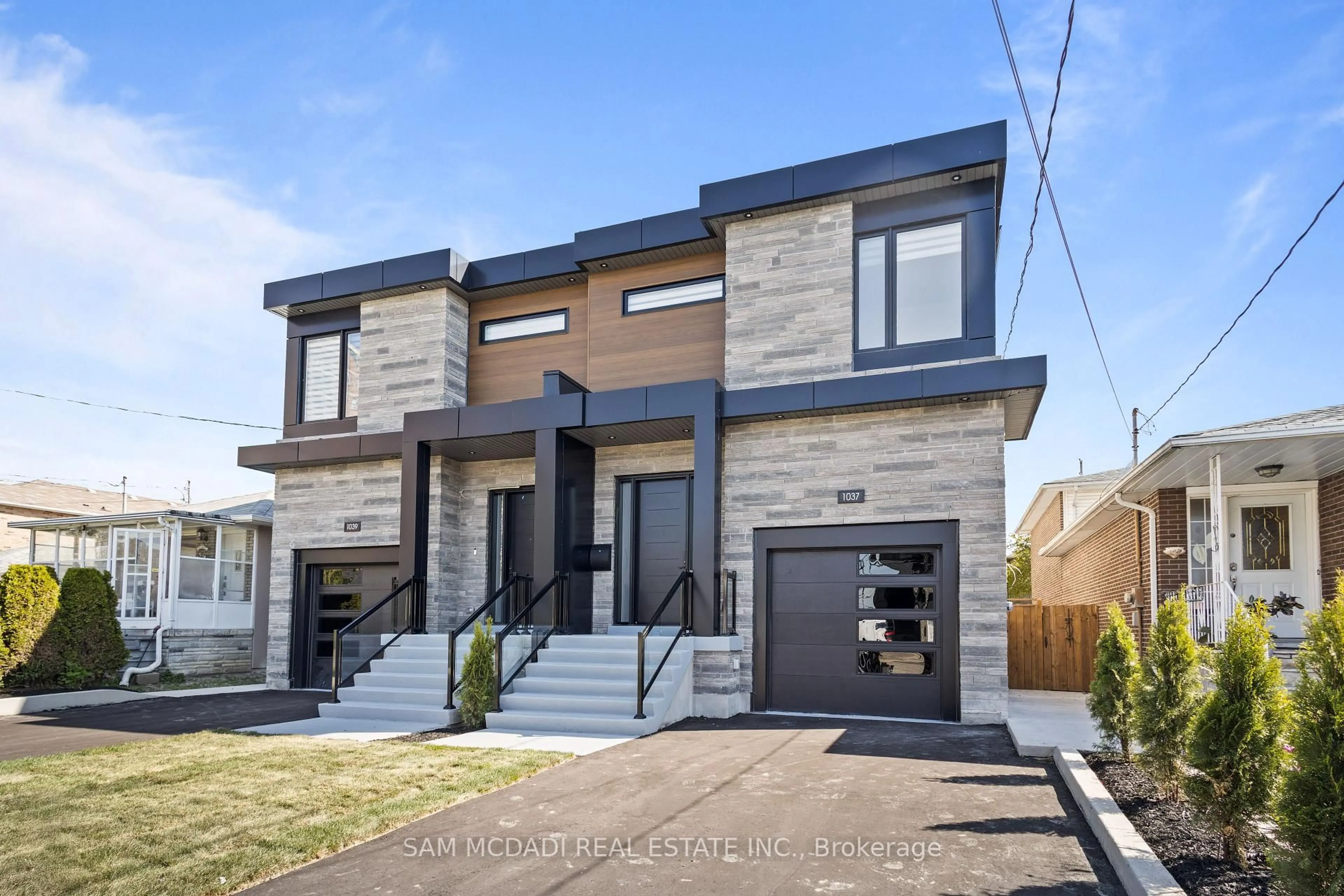 Home with brick exterior material, street for 1037 Caven St, Mississauga Ontario L5G 4J3