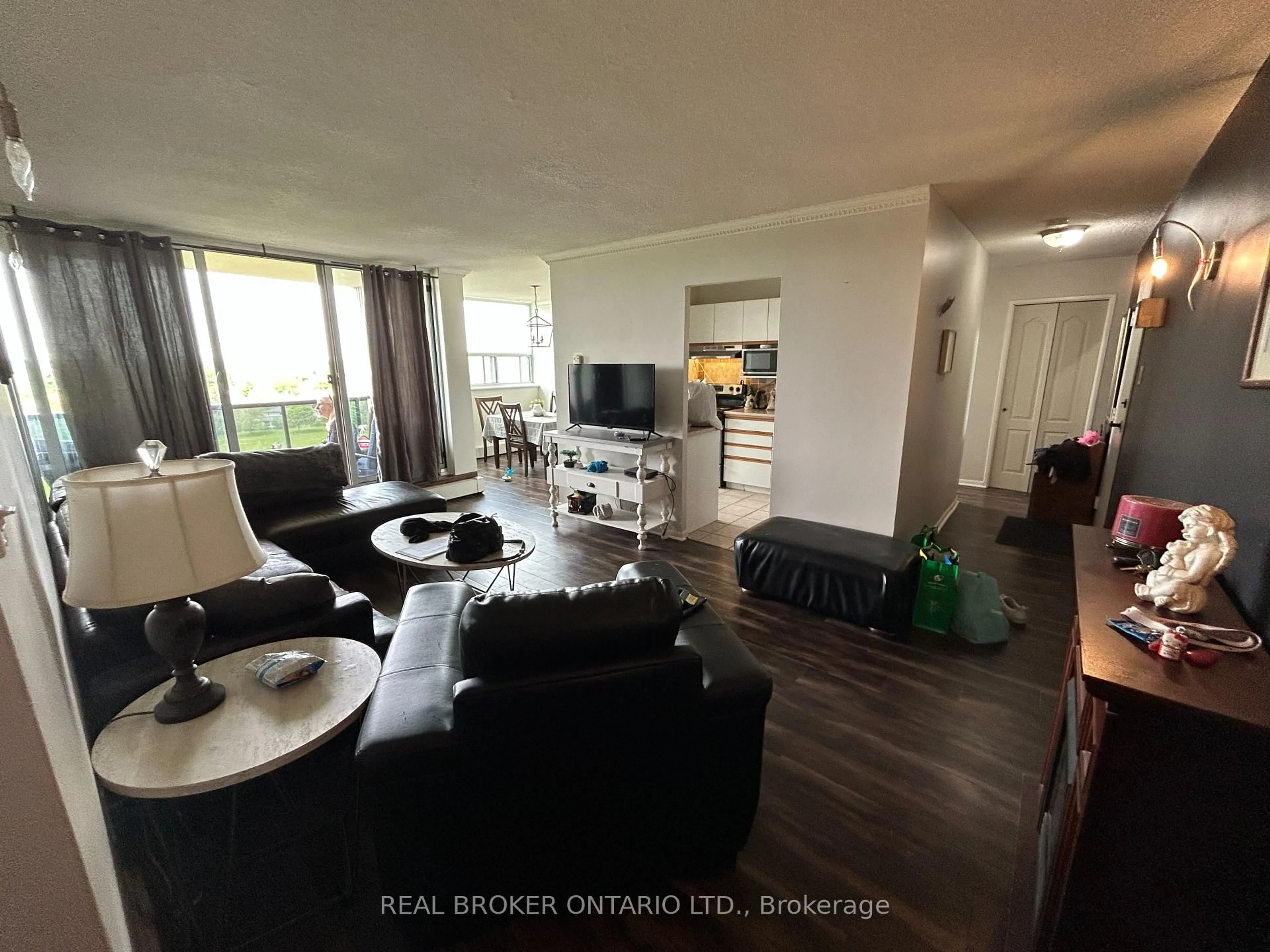 A pic of a room for 530 Lolita Gdns #1203, Mississauga Ontario L5A 3T2