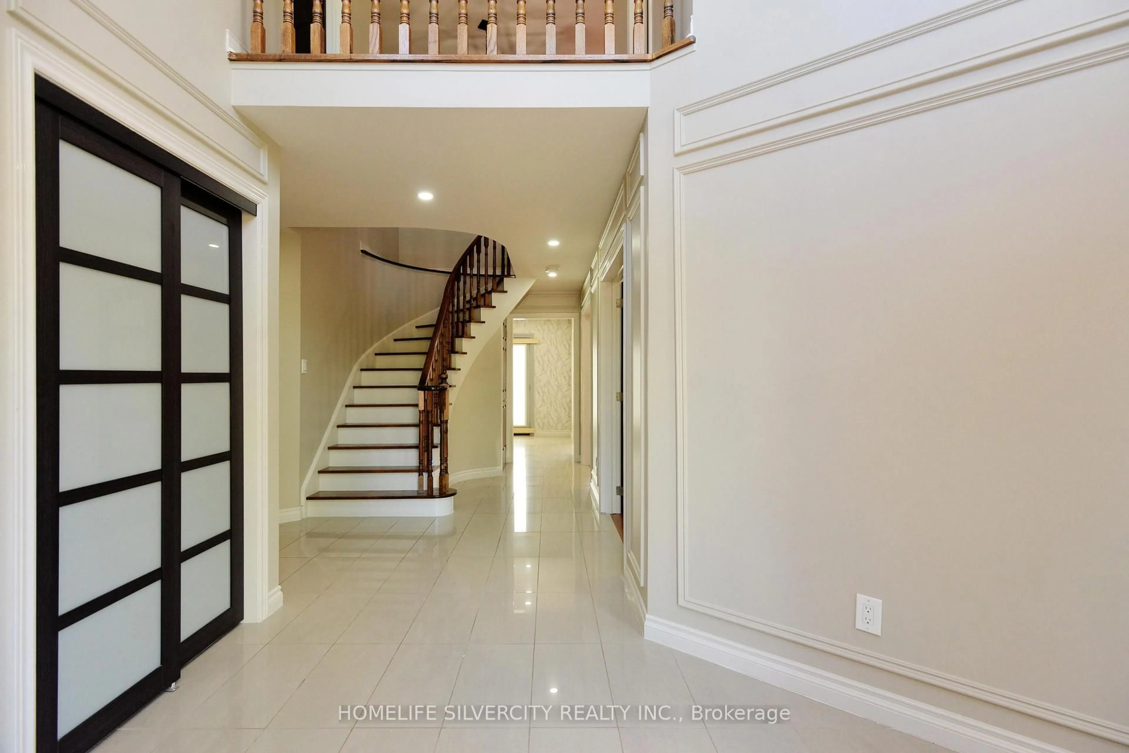Indoor foyer for 38 ESPOSITO Dr, Caledon Ontario L7E 1T4