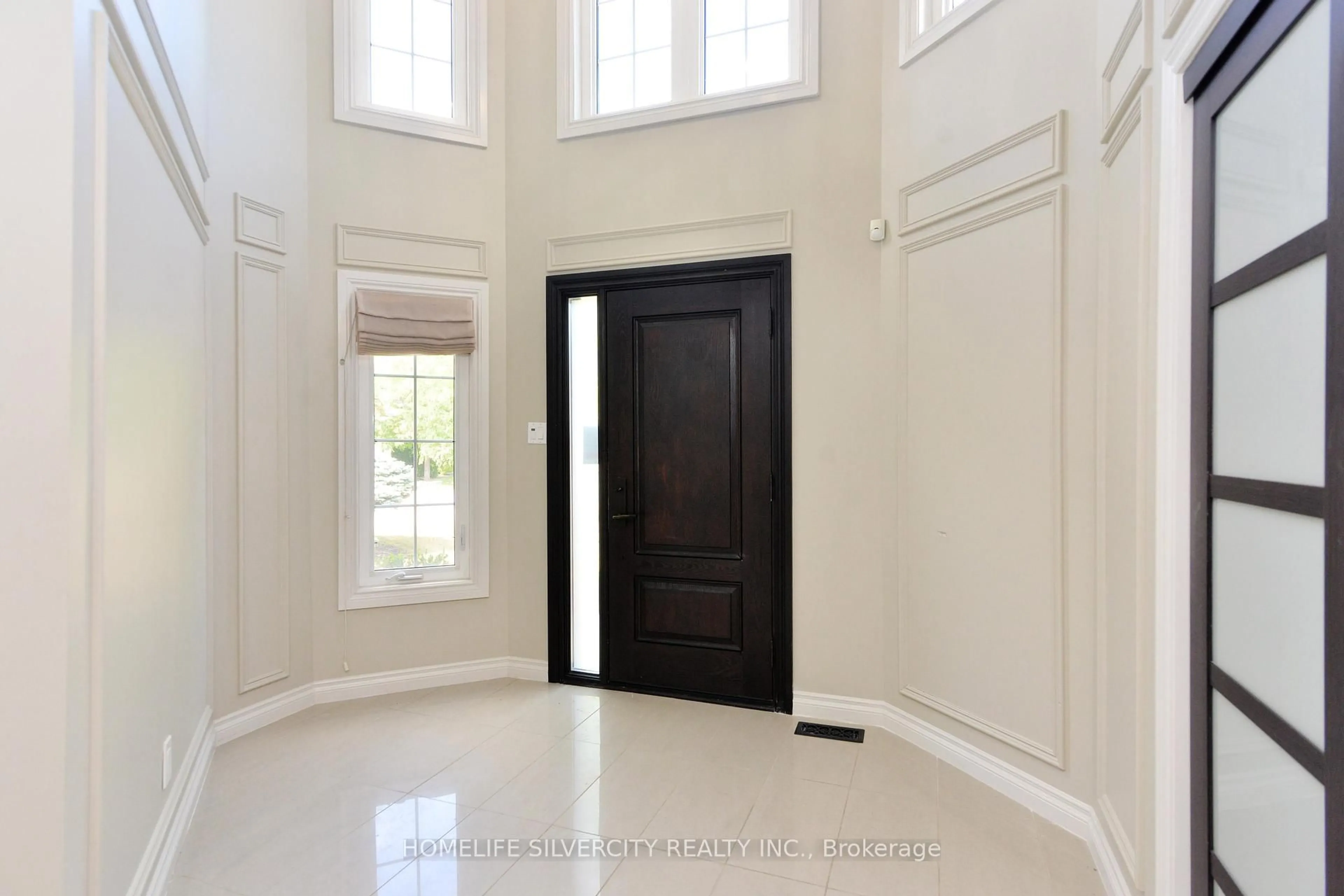 Indoor foyer for 38 ESPOSITO Dr, Caledon Ontario L7E 1T4