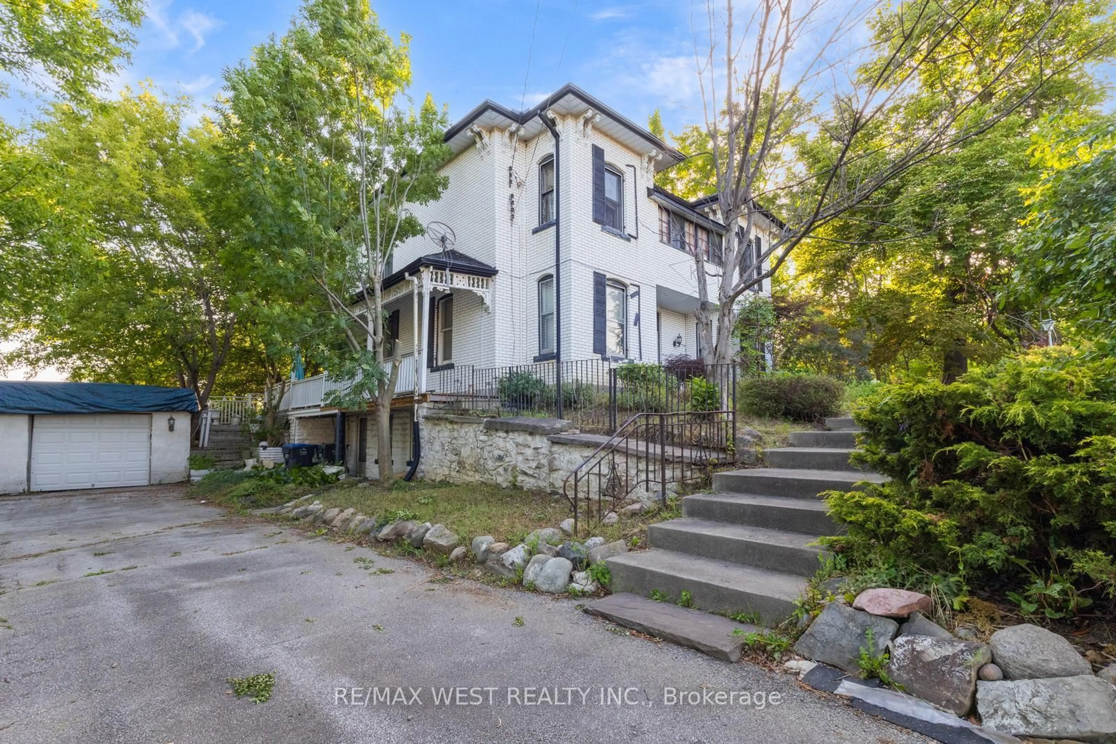 A pic from outside/outdoor area/front of a property/back of a property/a pic from drone, street for 16086 Hurontario St, Caledon Ontario L7C 2C5