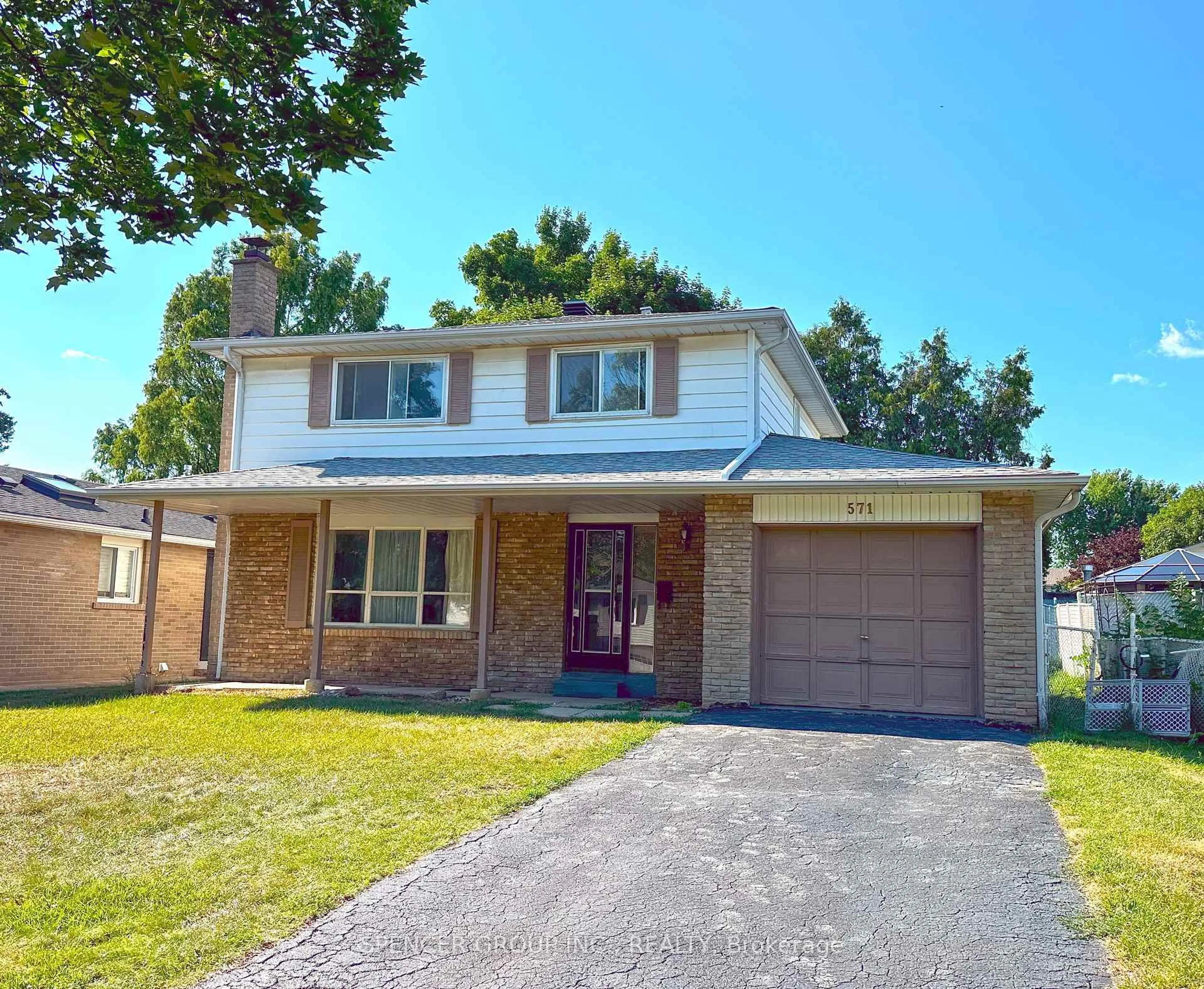Home with brick exterior material, street for 571 Minette Circ, Mississauga Ontario L5A 3B9