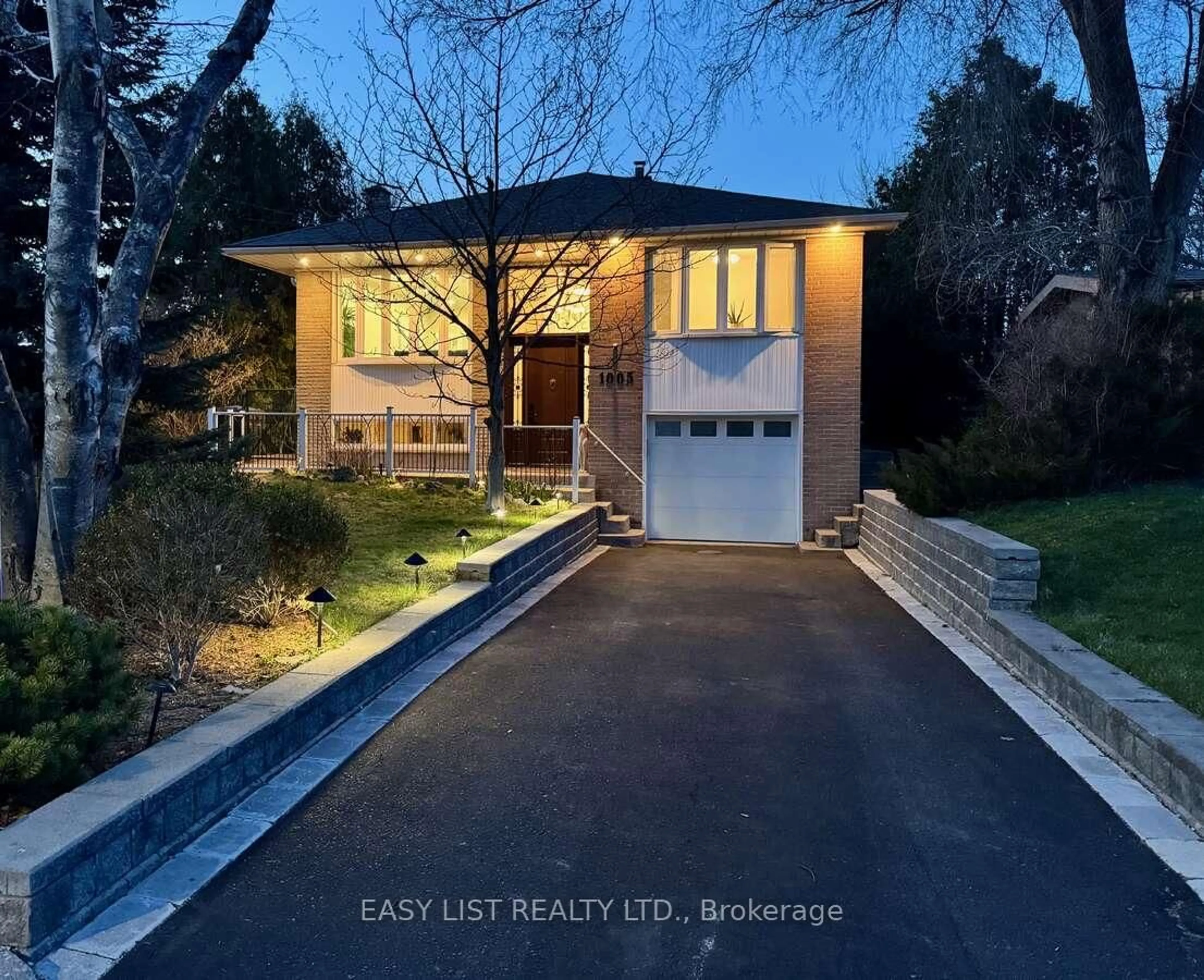 Unknown for 1005 Dormer St, Mississauga Ontario L5E 1T7