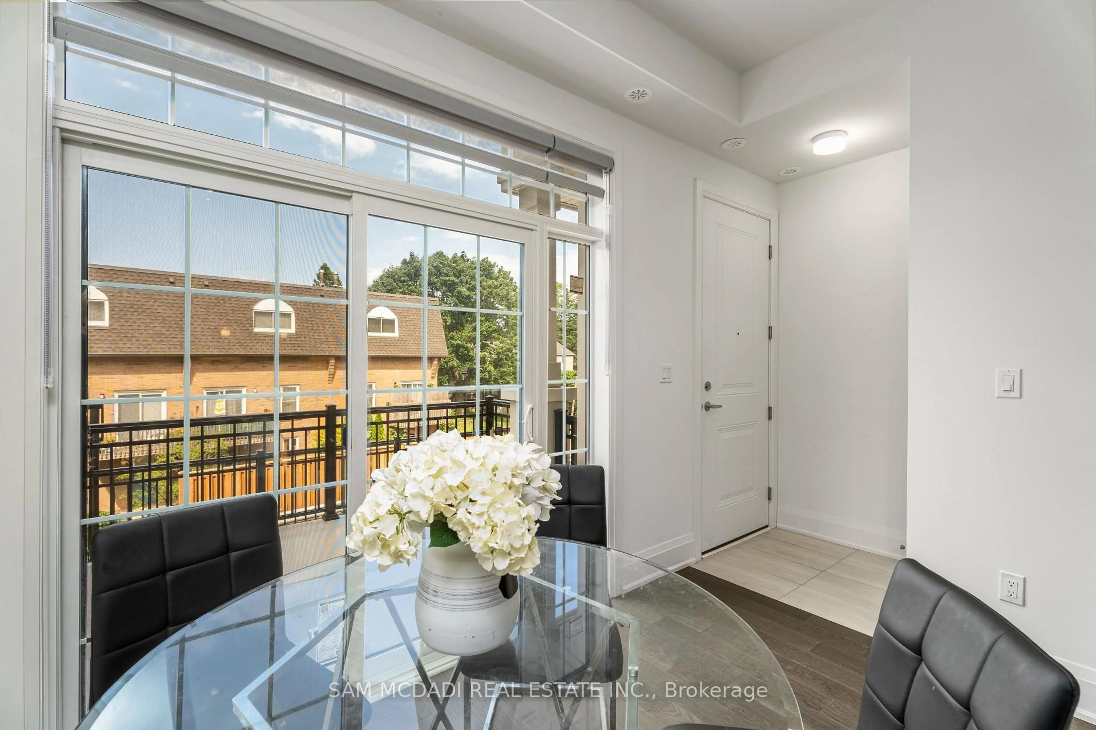 Indoor entryway for 95 Brookfield Rd #21, Oakville Ontario L6K 2Y8