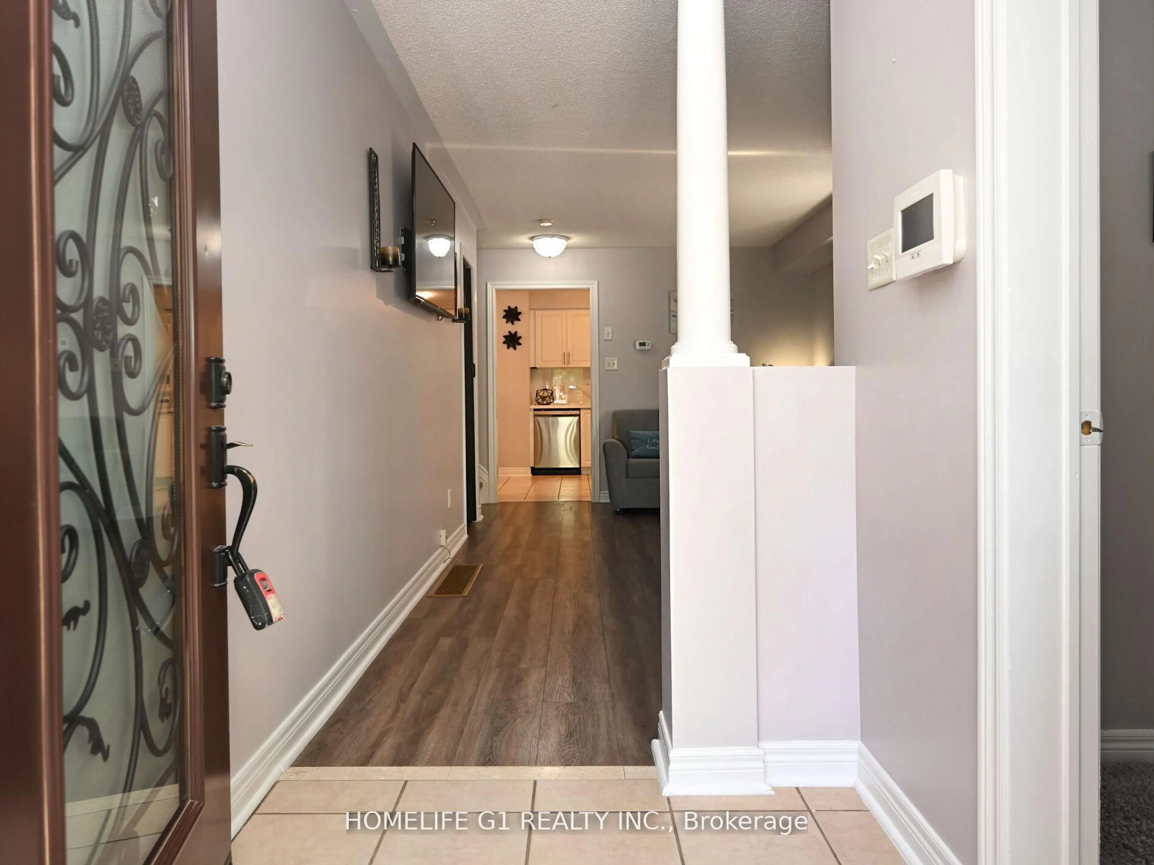 Indoor foyer for 8 Ridgemore Cres, Brampton Ontario L7A 2L6