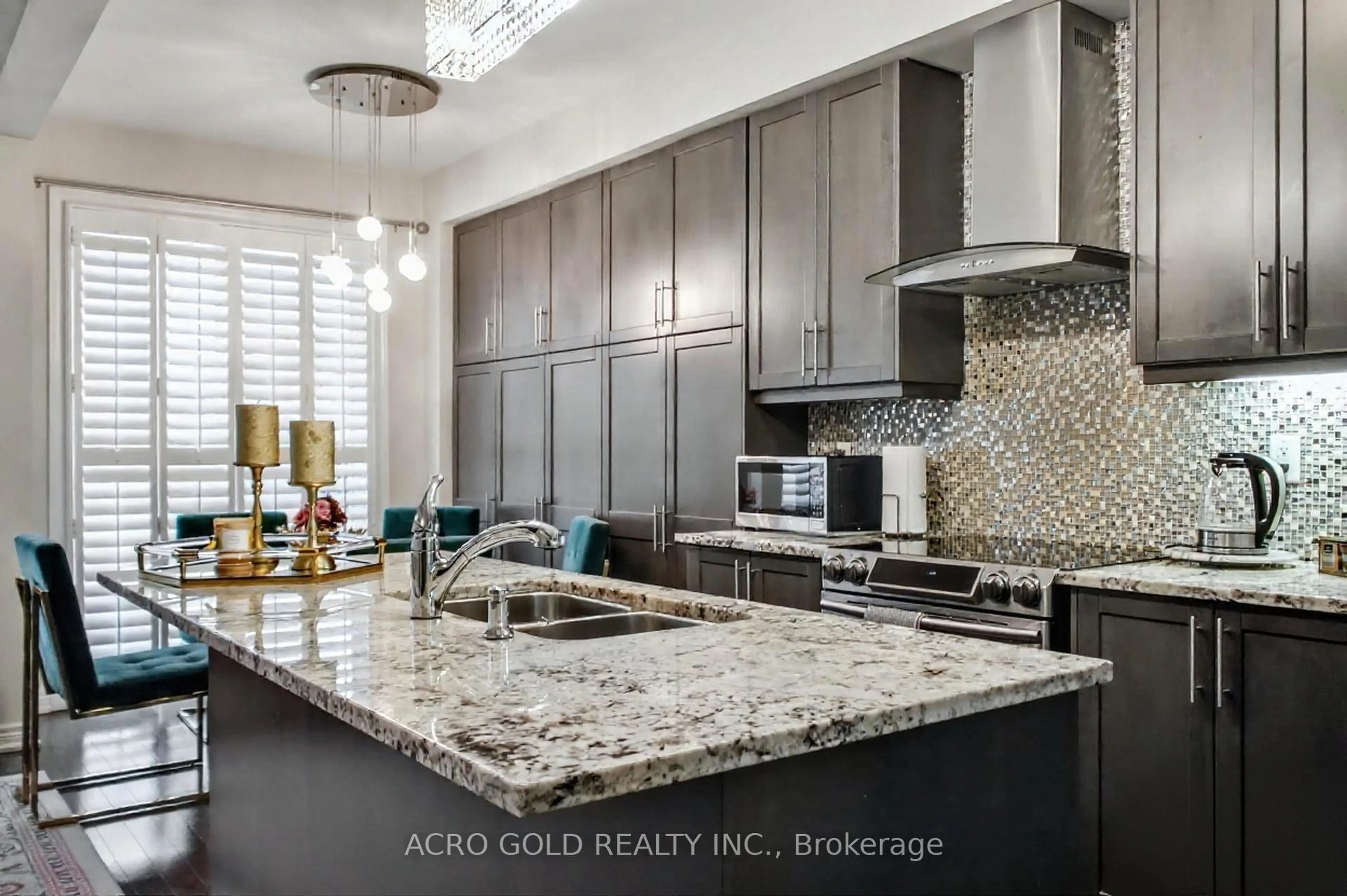 Contemporary kitchen, ceramic/tile floor for 10 Abigail Cres, Caledon Ontario L7C 4C7