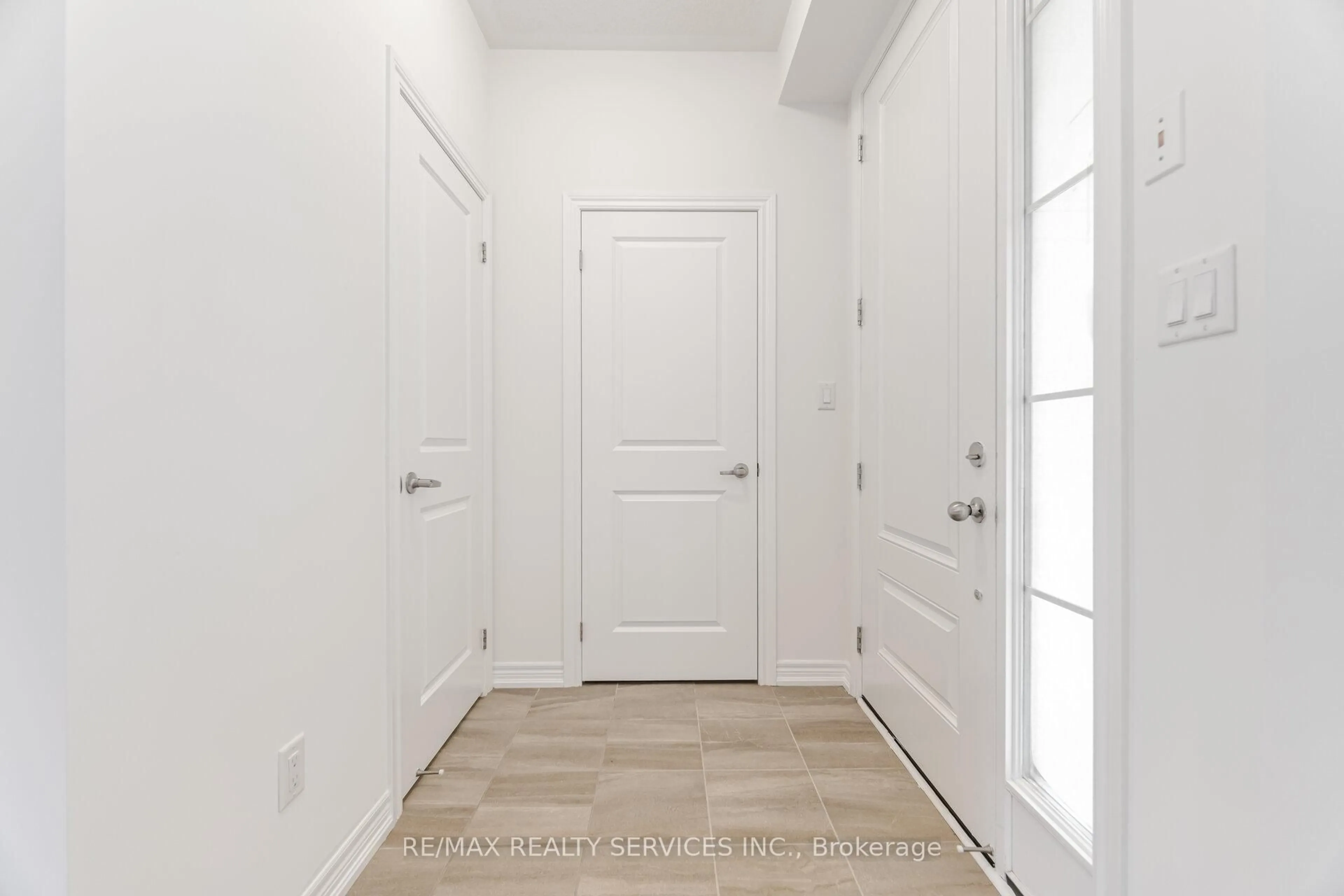 Indoor entryway for 247 Clockwork Dr, Brampton Ontario L7A 5C7