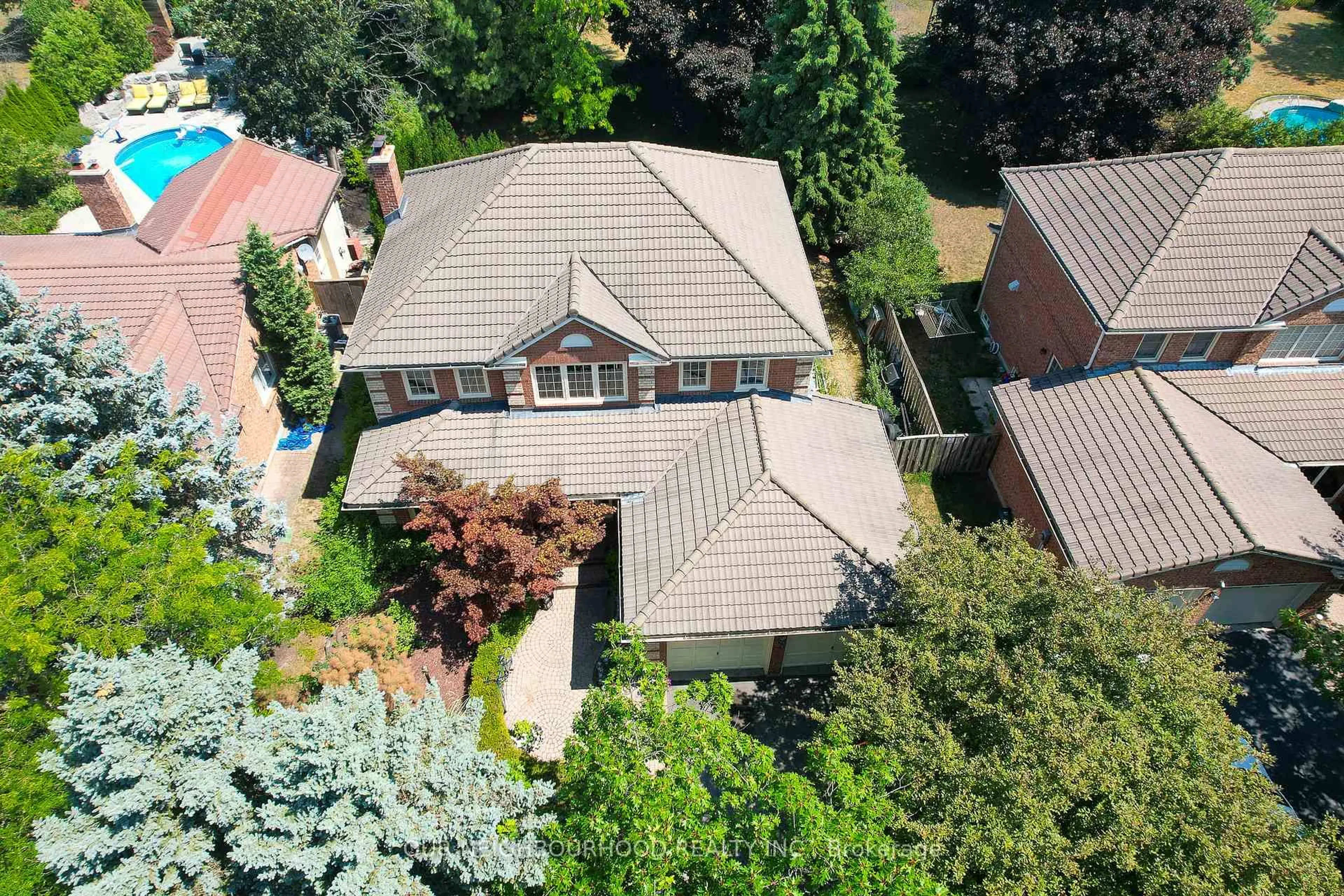 A pic from outside/outdoor area/front of a property/back of a property/a pic from drone, street for 369 Claremont Cres, Oakville Ontario L6J 6J9