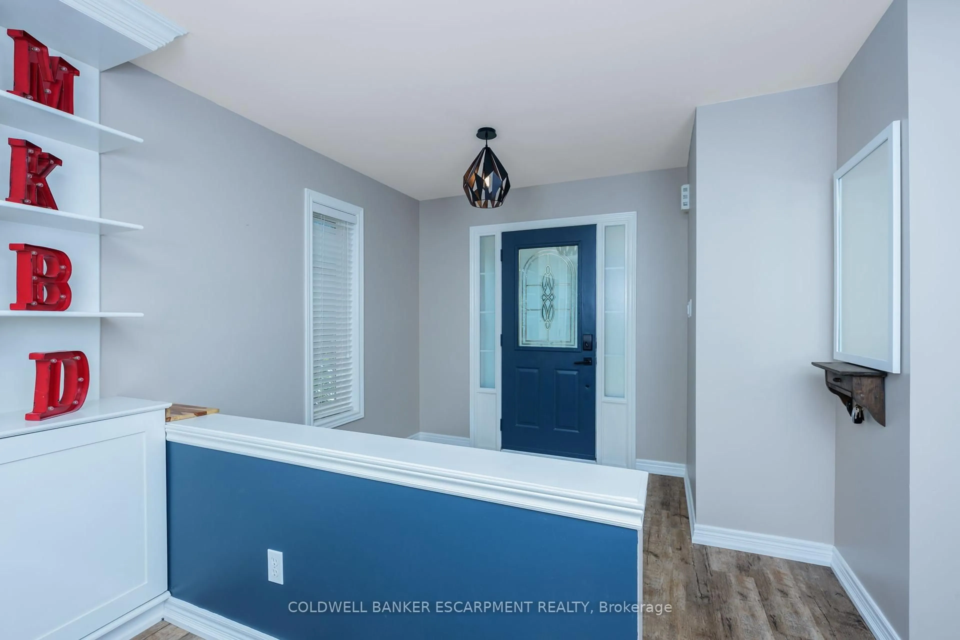 Indoor entryway for 179 Acton Blvd, Halton Hills Ontario L7J 2Y4
